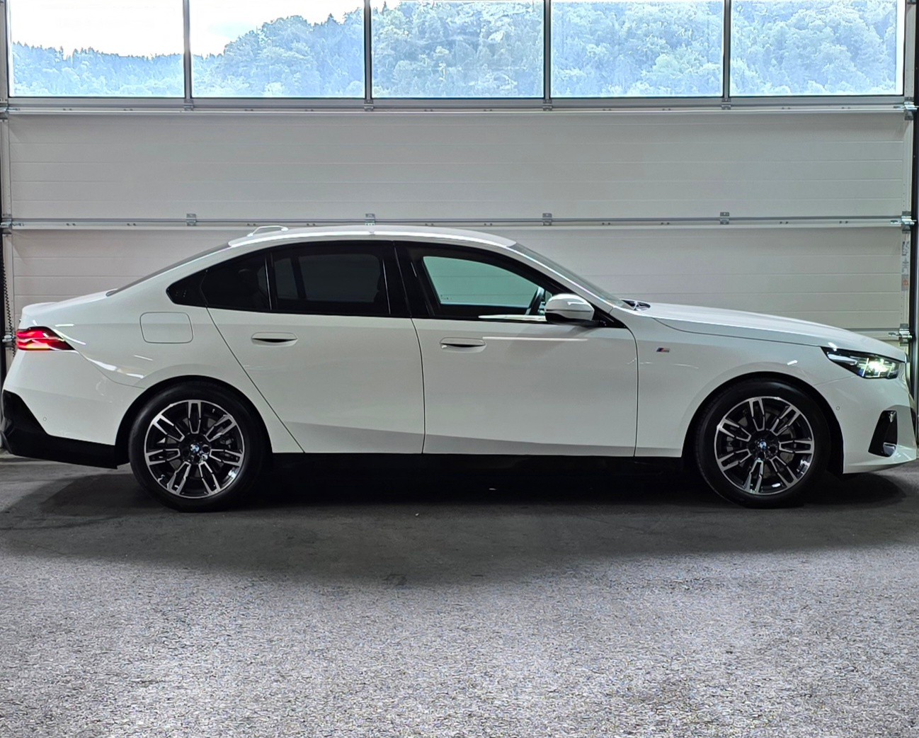 BMW 520d 48V M Sport Steptronic *Sitzkühlung & Heizung*Rückfahrkamera*Elektrische Sitze*Ambientelicht*-image-5