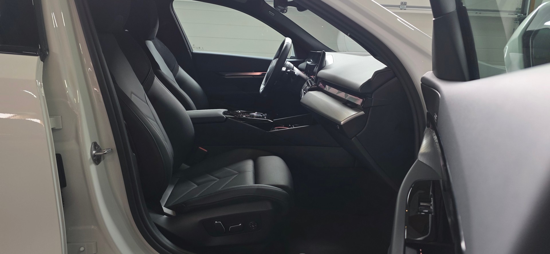 BMW 520d 48V M Sport Steptronic *Sitzkühlung & Heizung*Rückfahrkamera*Elektrische Sitze*Ambientelicht*-image-27