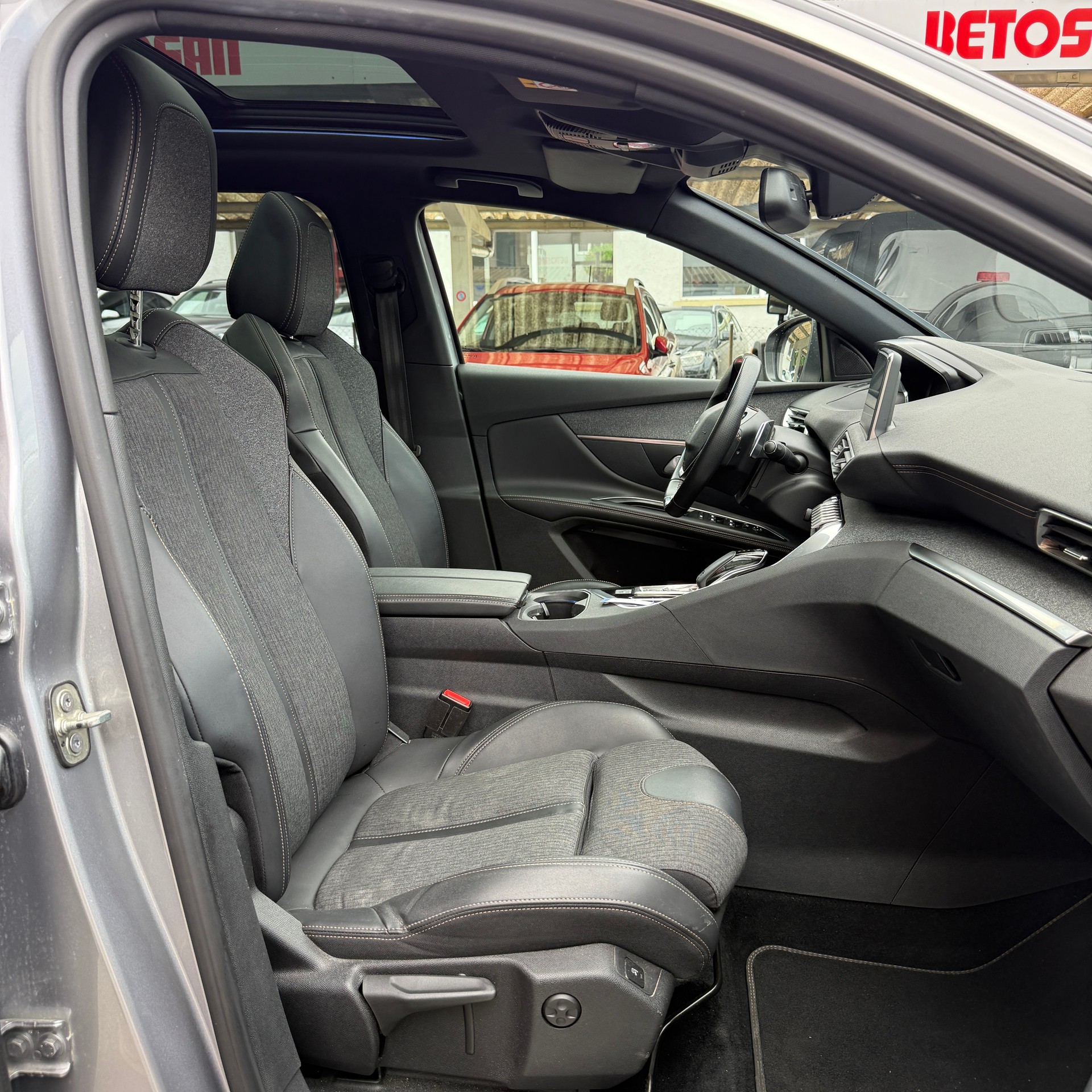 PEUGEOT 5008 1.6Pure Tech GT Line EAT8-image-11