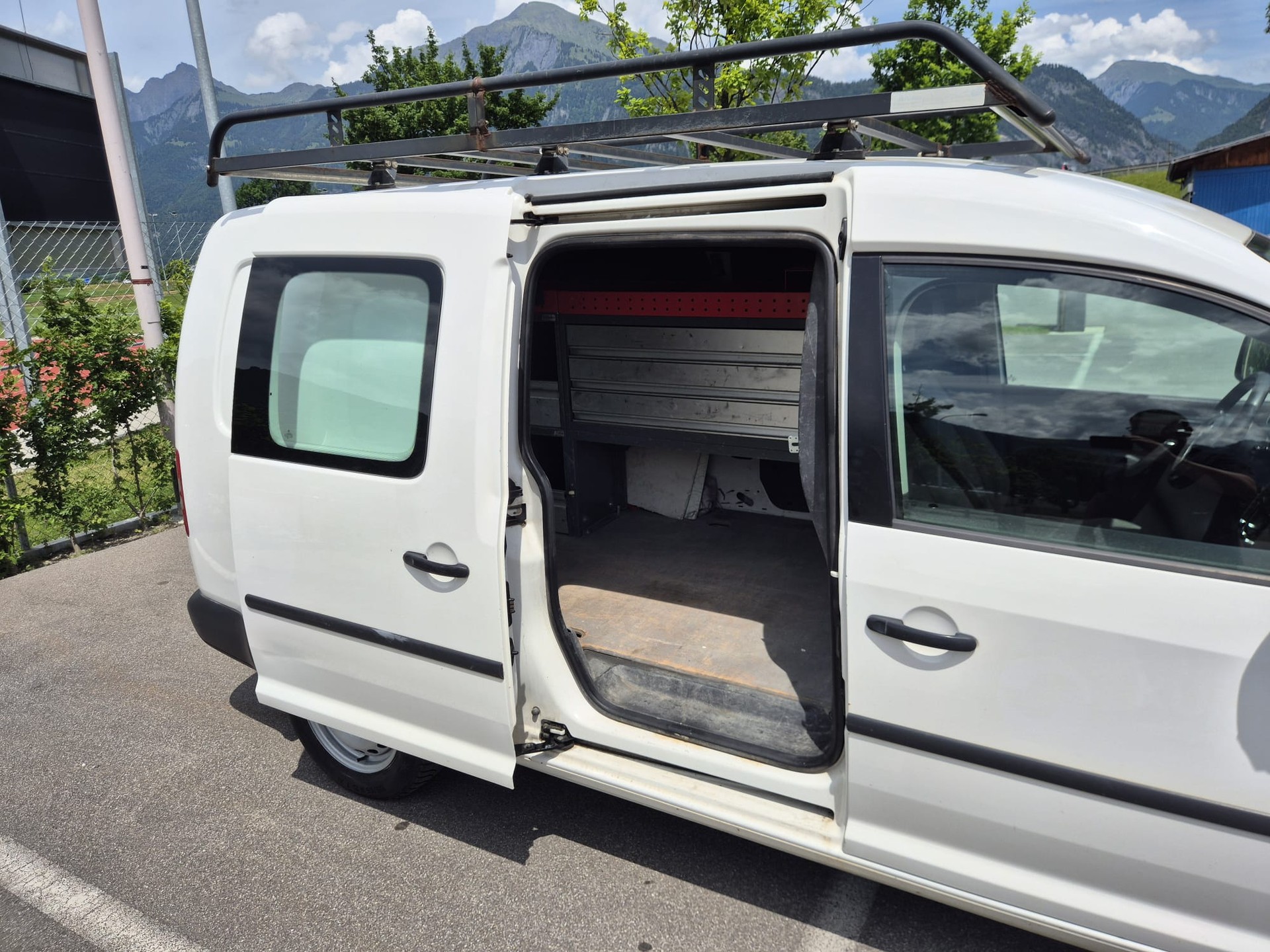 VW Caddy Maxi 2.0 TDI 4Motion-image-6