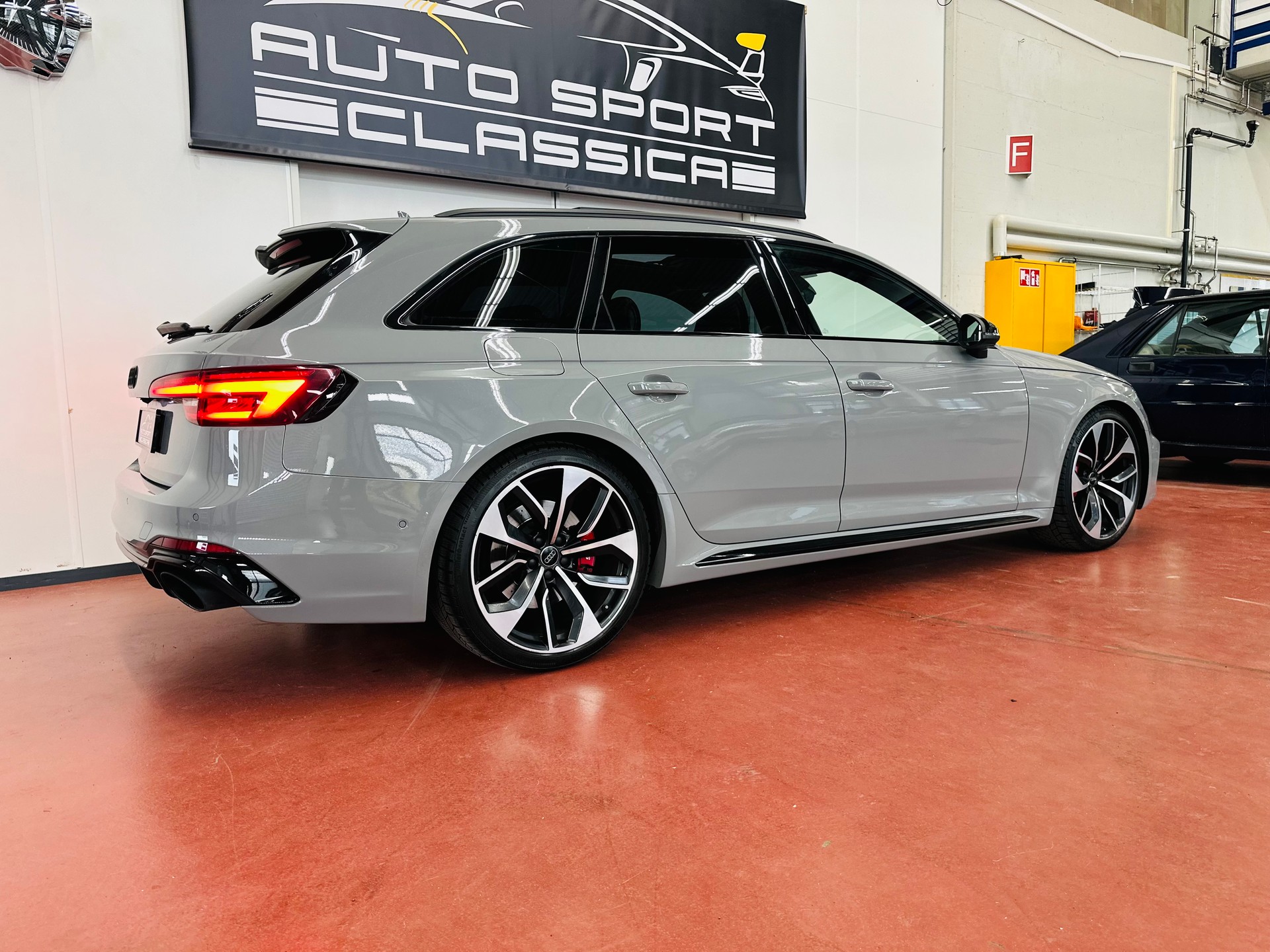 AUDI RS4 Avant 2.9 TFSI quattro tiptronic Nardo Grey-image-12