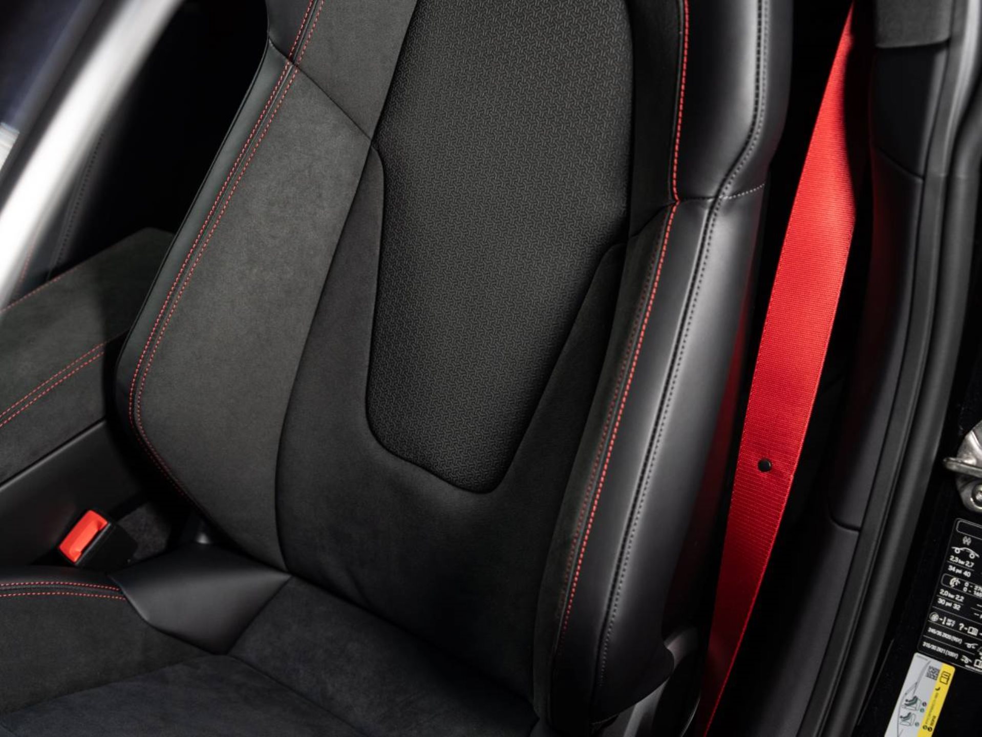 PORSCHE 911 Carrera 4 GTS-image-23