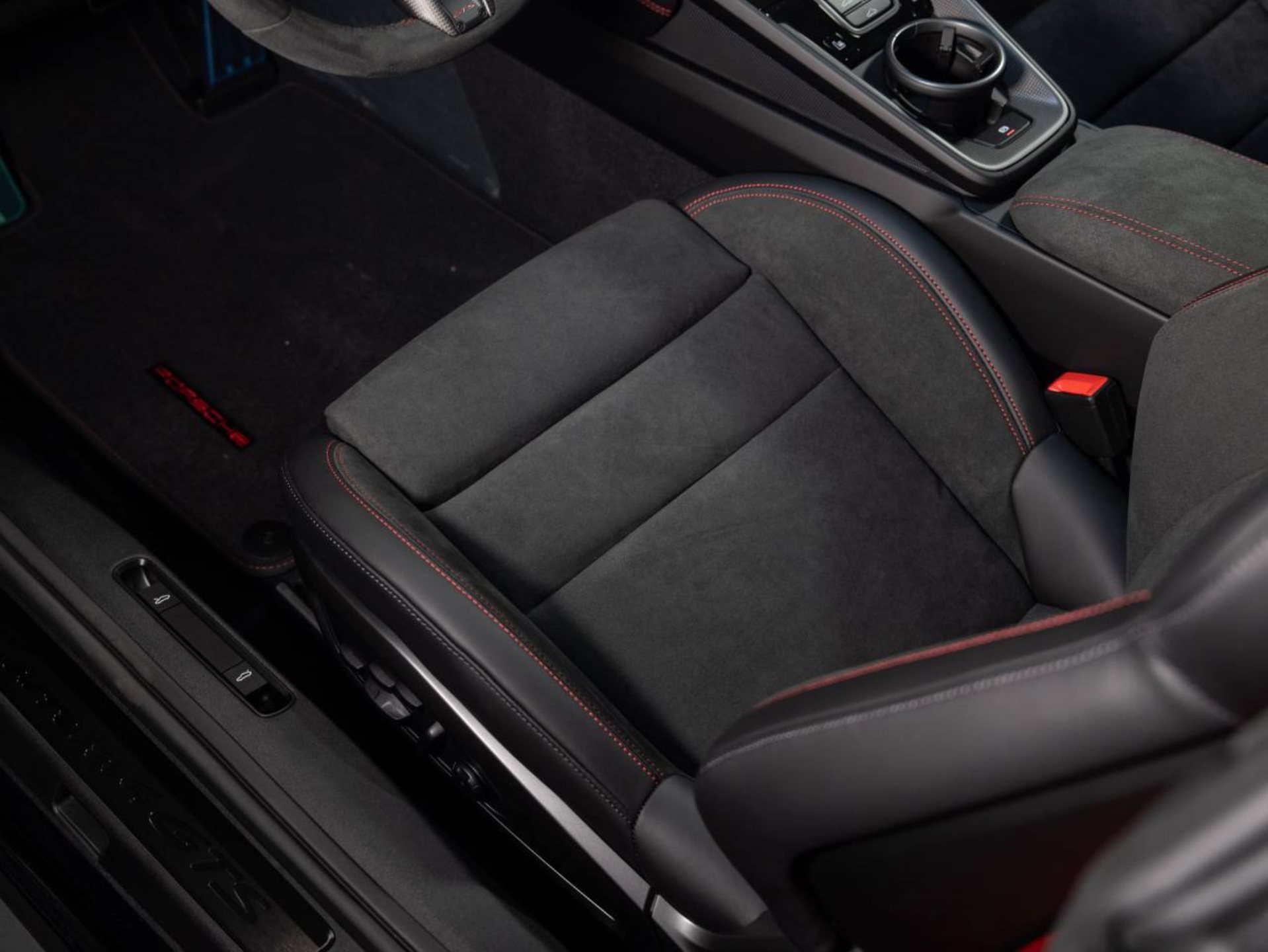 PORSCHE 911 Carrera 4 GTS-image-22