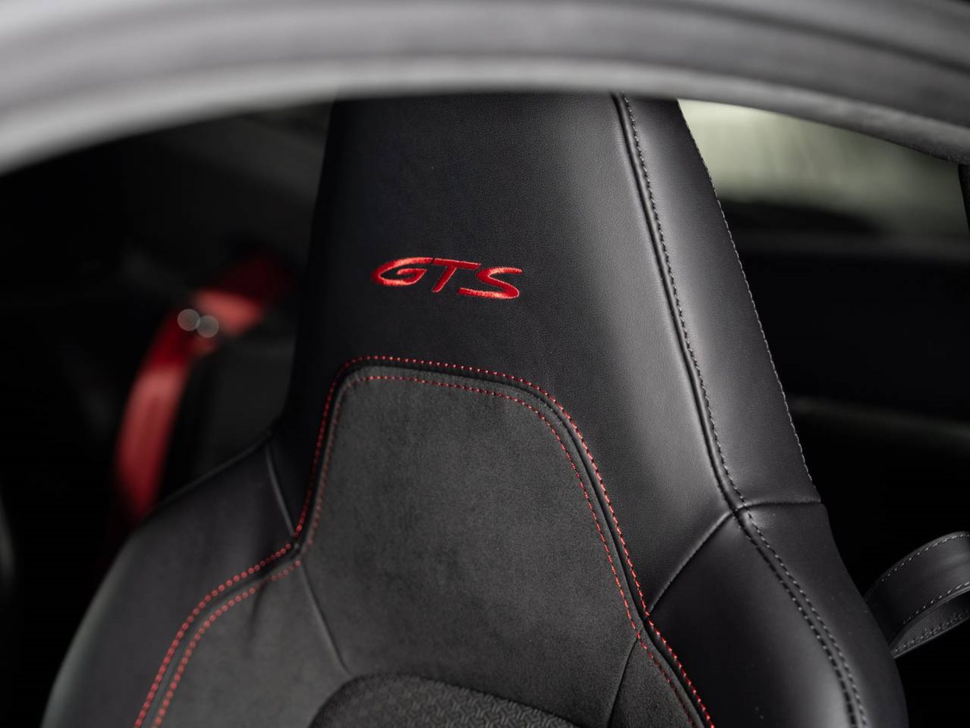 PORSCHE 911 Carrera 4 GTS-image-20