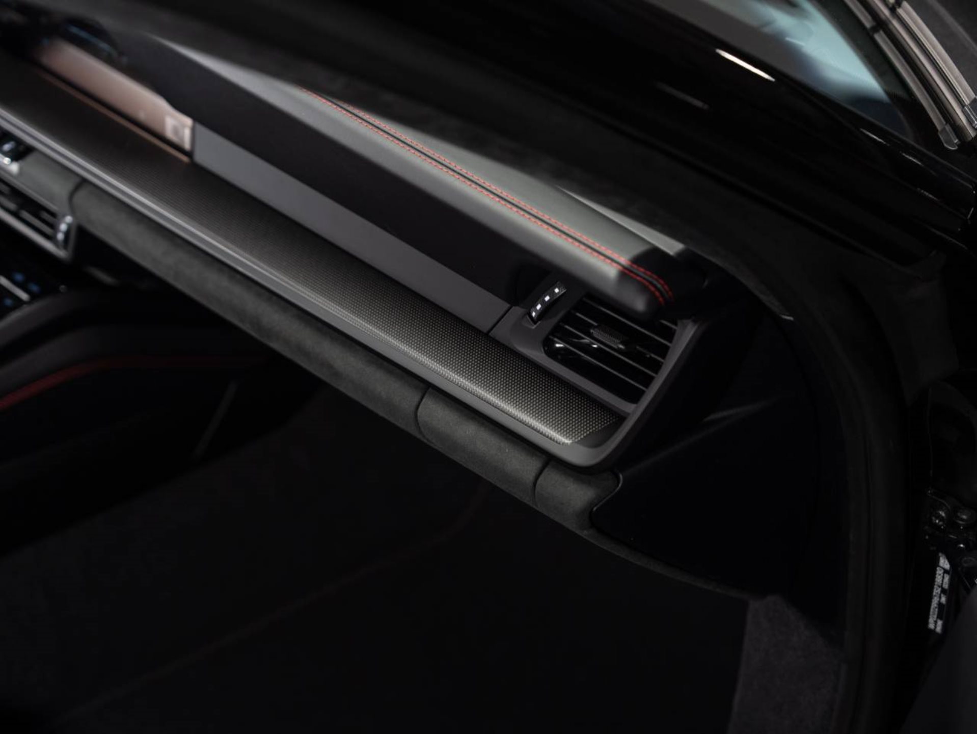 PORSCHE 911 Carrera 4 GTS-image-17