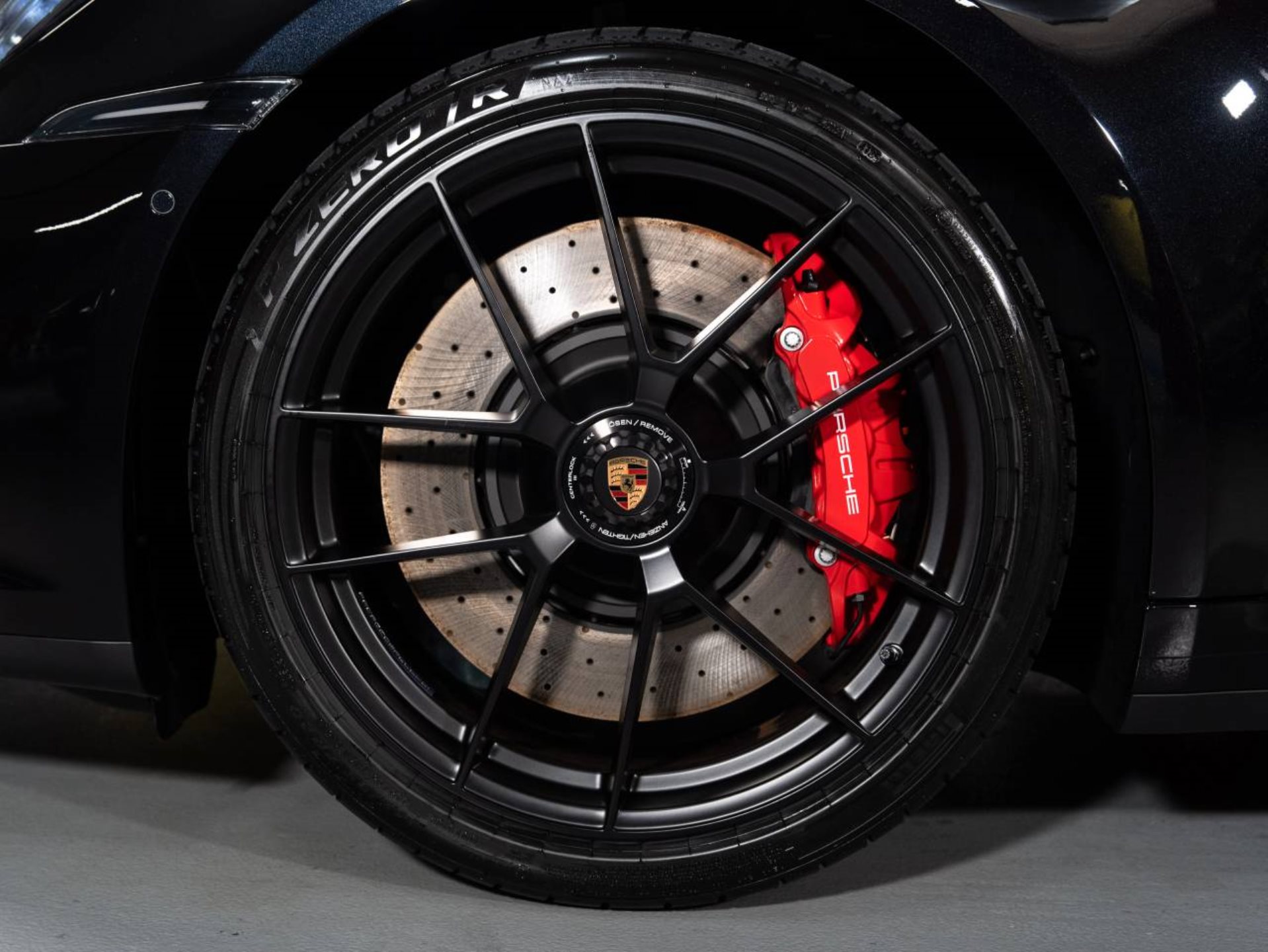 PORSCHE 911 Carrera 4 GTS-image-25