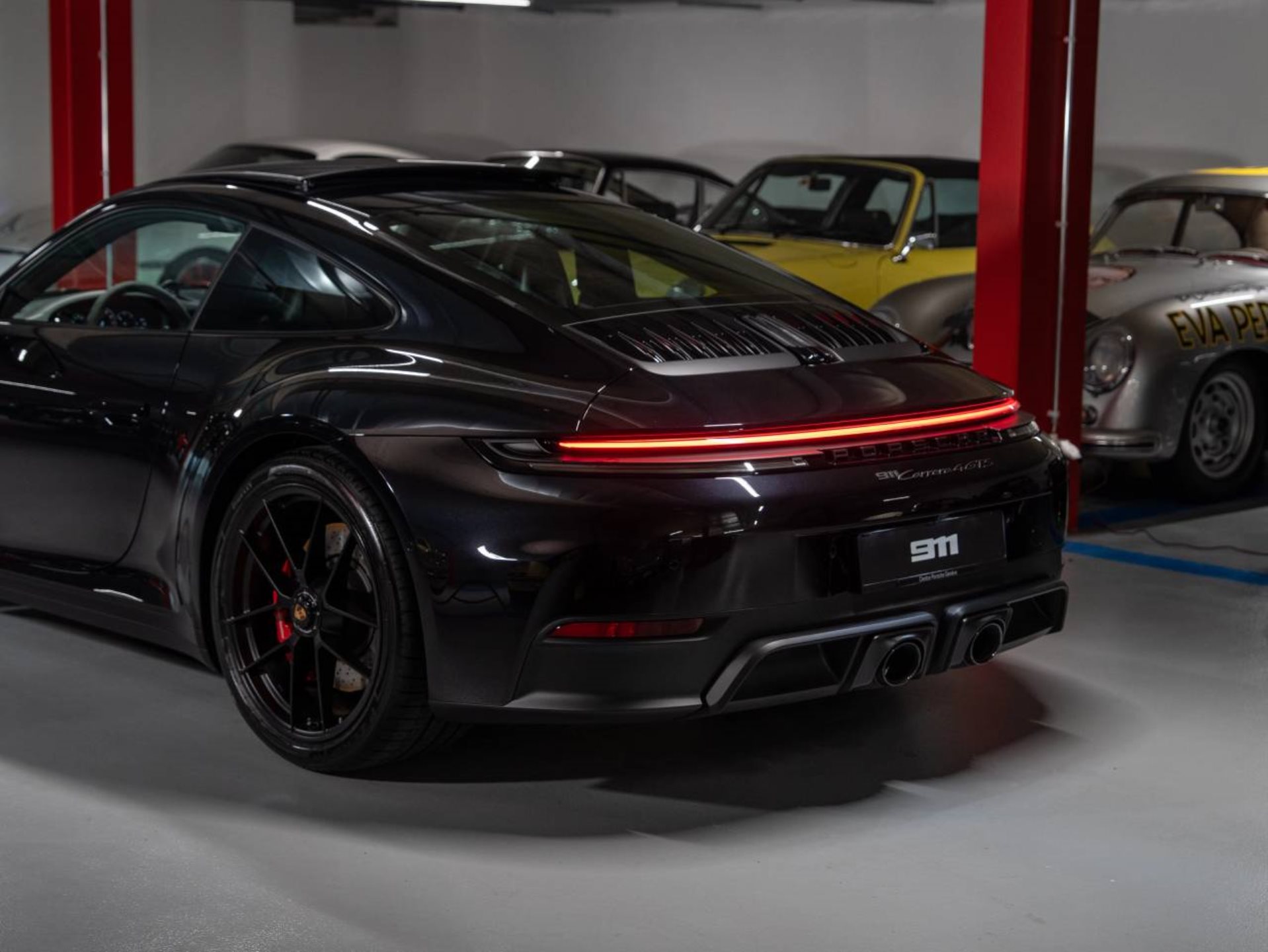 PORSCHE 911 Carrera 4 GTS-image-21
