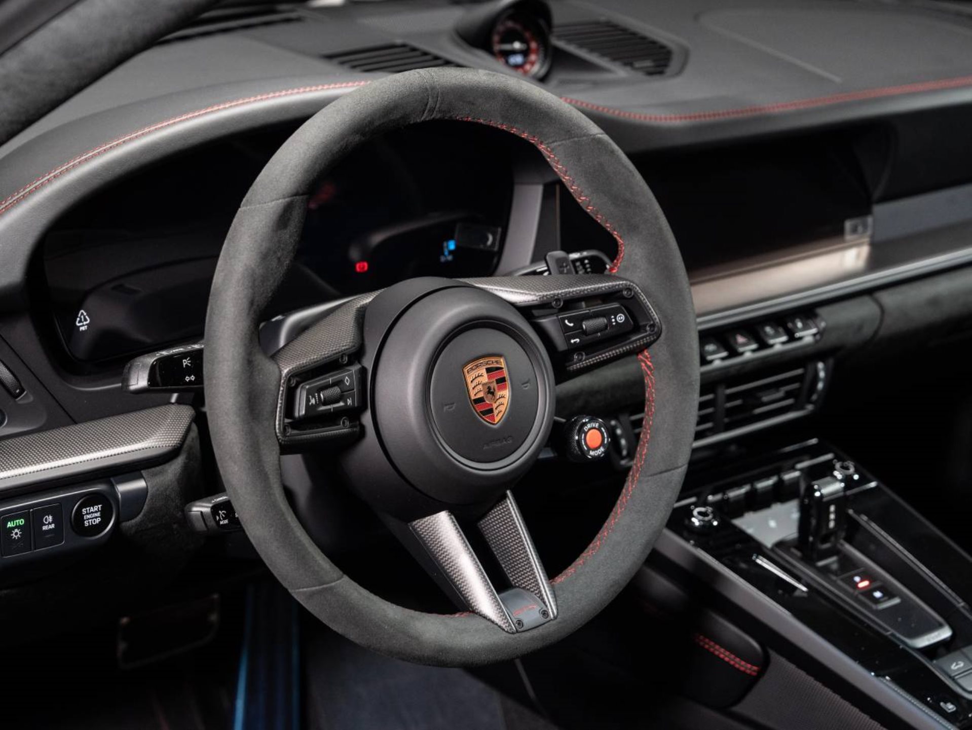 PORSCHE 911 Carrera 4 GTS-image-8