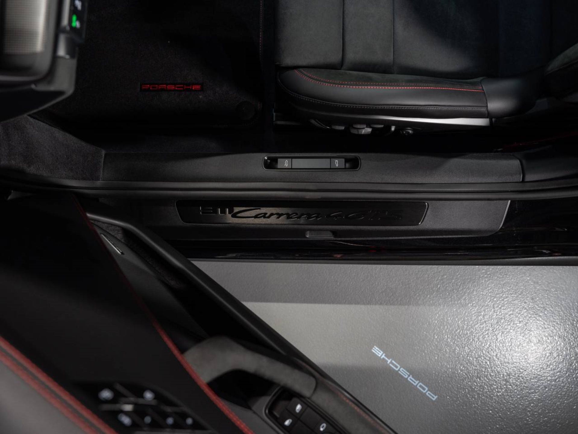 PORSCHE 911 Carrera 4 GTS-image-15