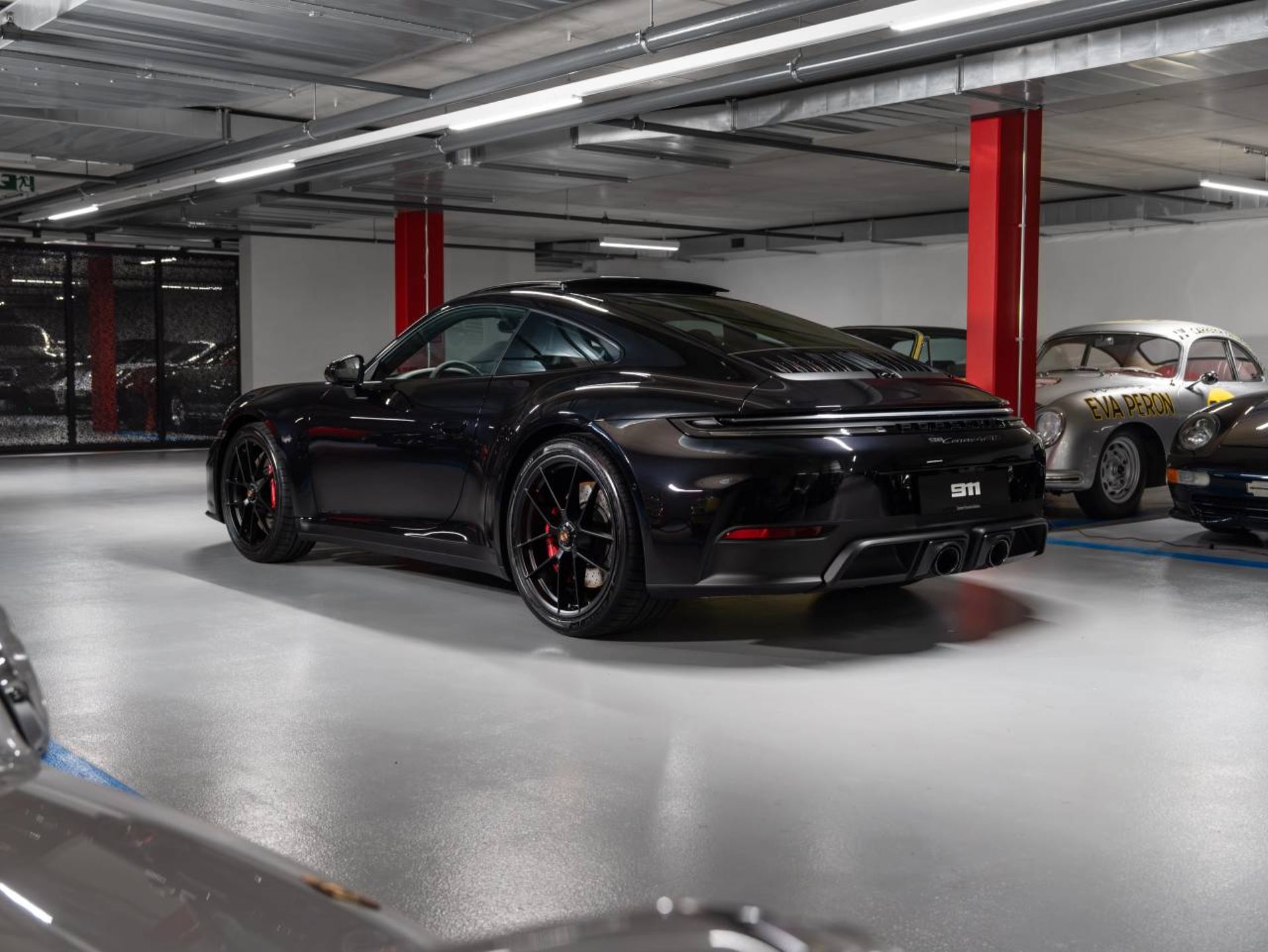 PORSCHE 911 Carrera 4 GTS-image-5