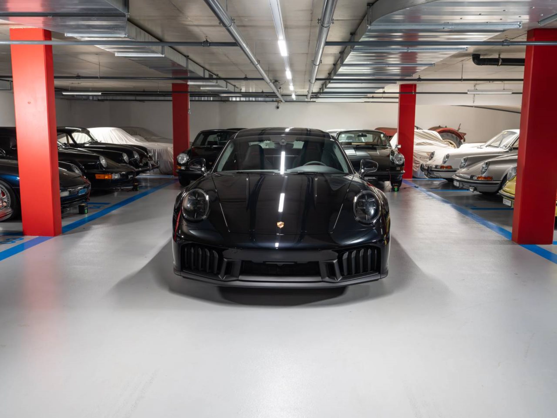 PORSCHE 911 Carrera 4 GTS-image-1