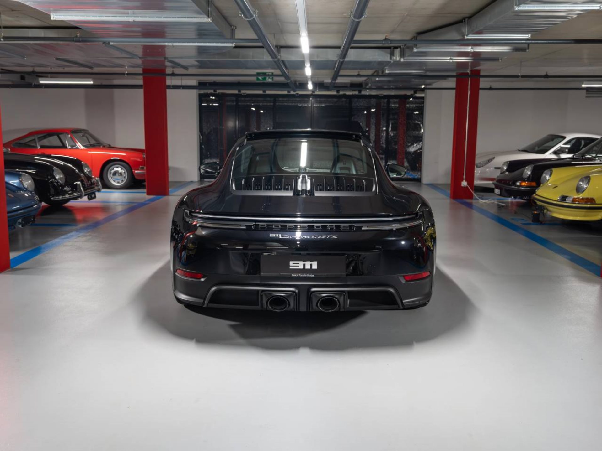 PORSCHE 911 Carrera 4 GTS-image-3