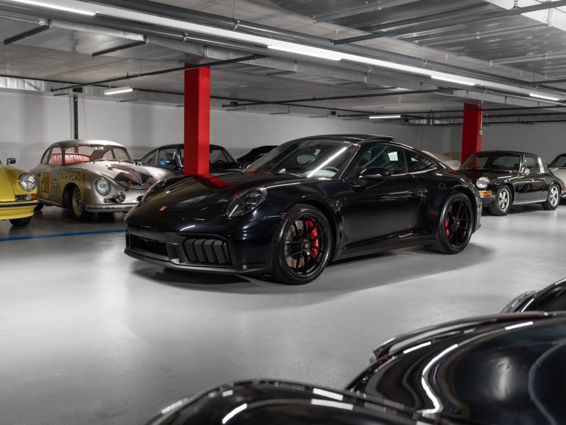 PORSCHE 911 Carrera 4 GTS-image-0