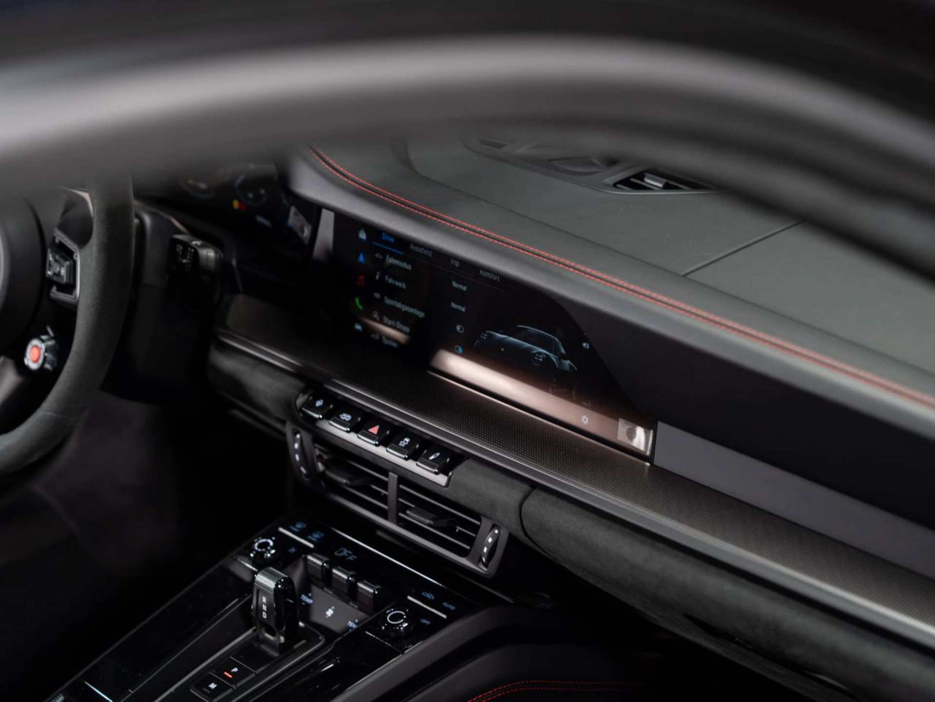 PORSCHE 911 Carrera 4 GTS-image-18