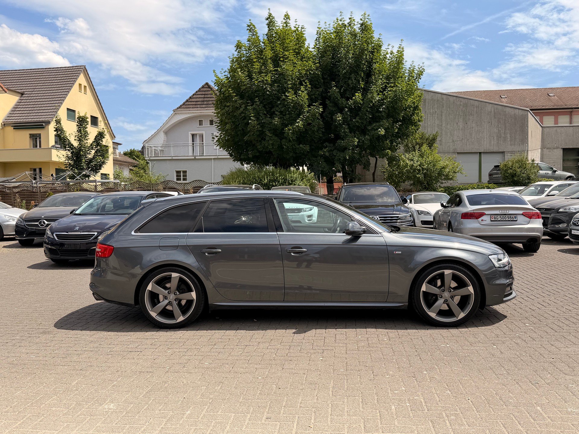 AUDI A4 Avant 2.0 TFSI quattro s-tronic S-Line-image-6