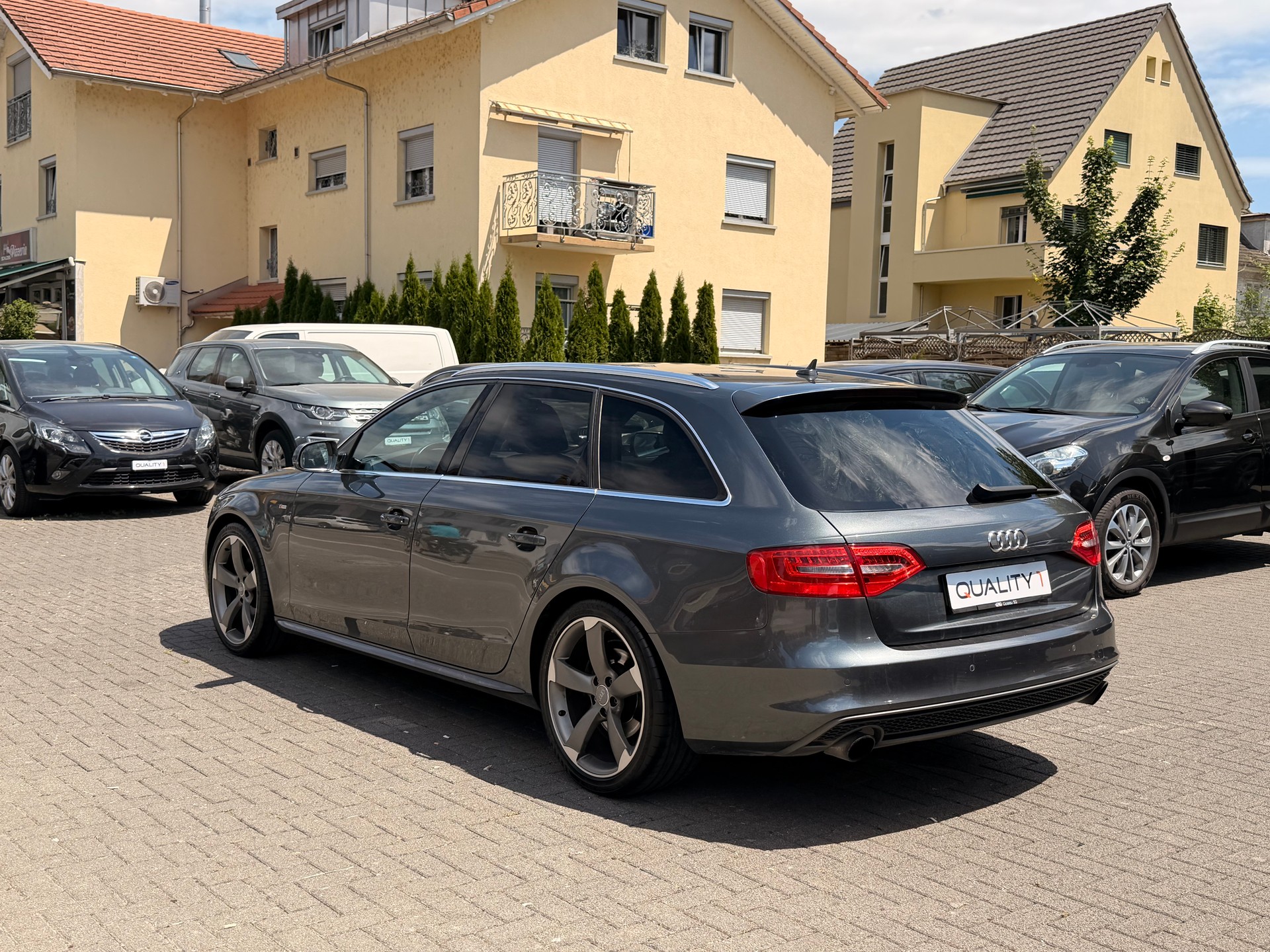 AUDI A4 Avant 2.0 TFSI quattro s-tronic S-Line-image-9