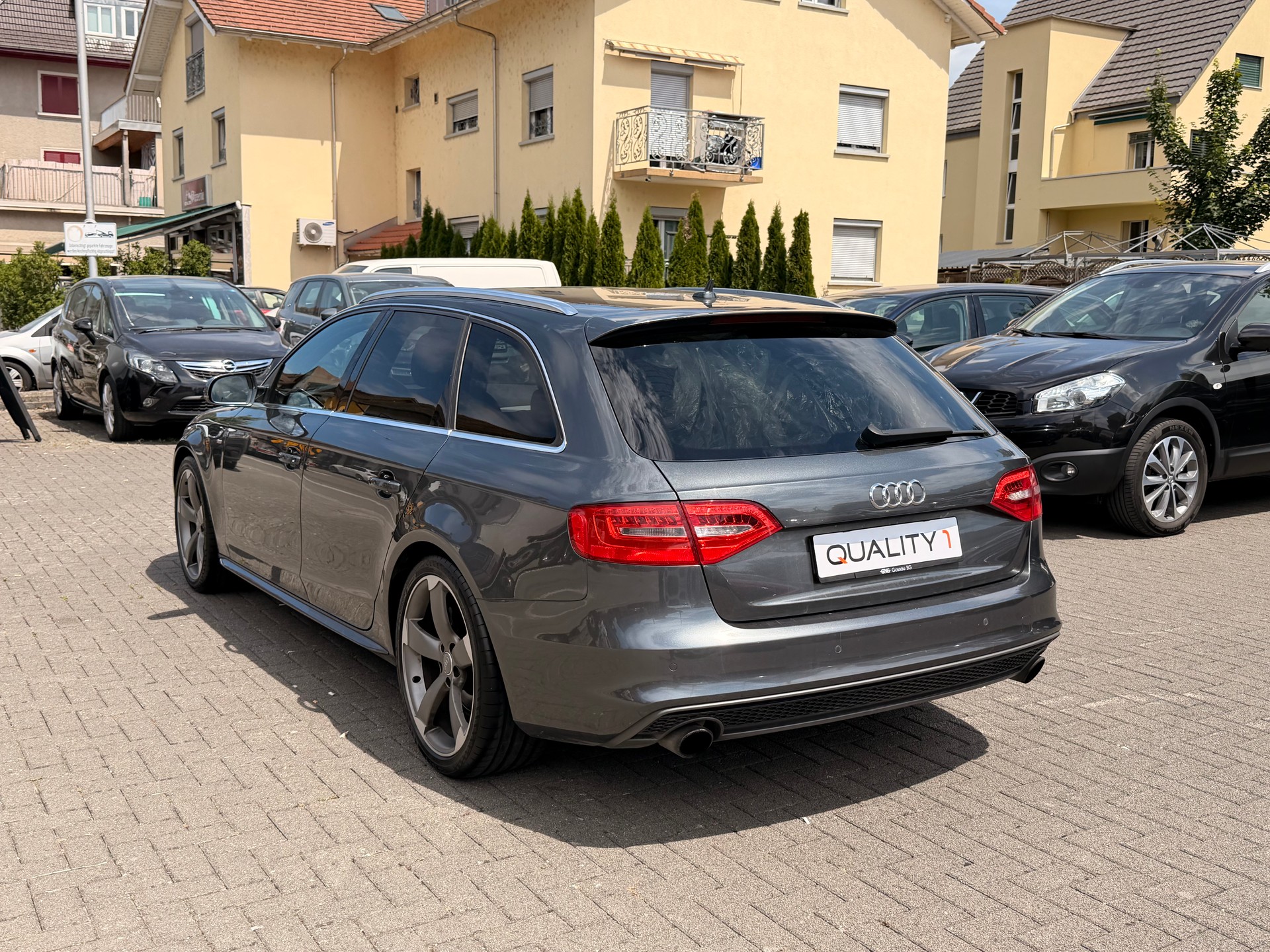 AUDI A4 Avant 2.0 TFSI quattro s-tronic S-Line-image-2