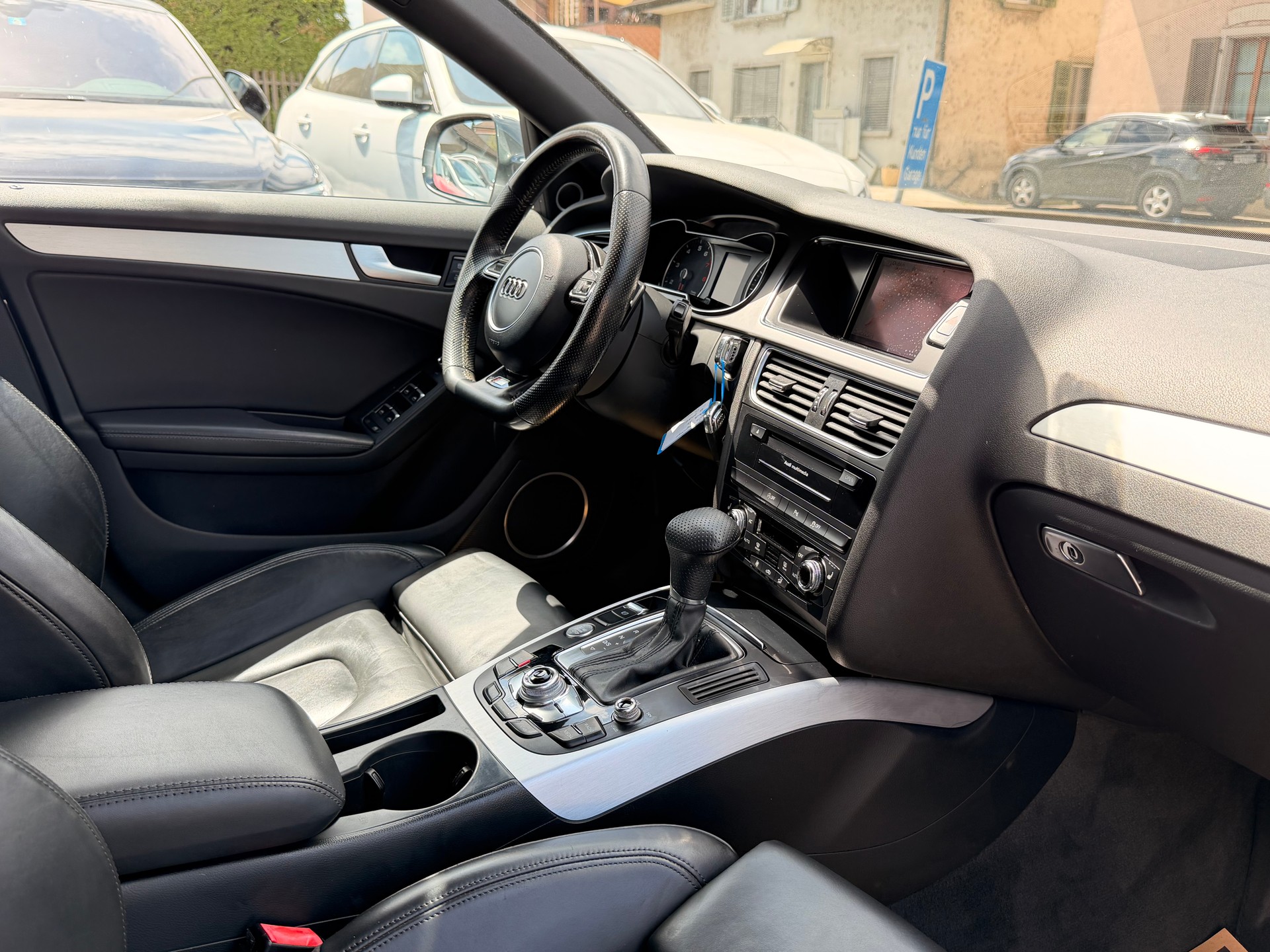 AUDI A4 Avant 2.0 TFSI quattro s-tronic S-Line-image-17