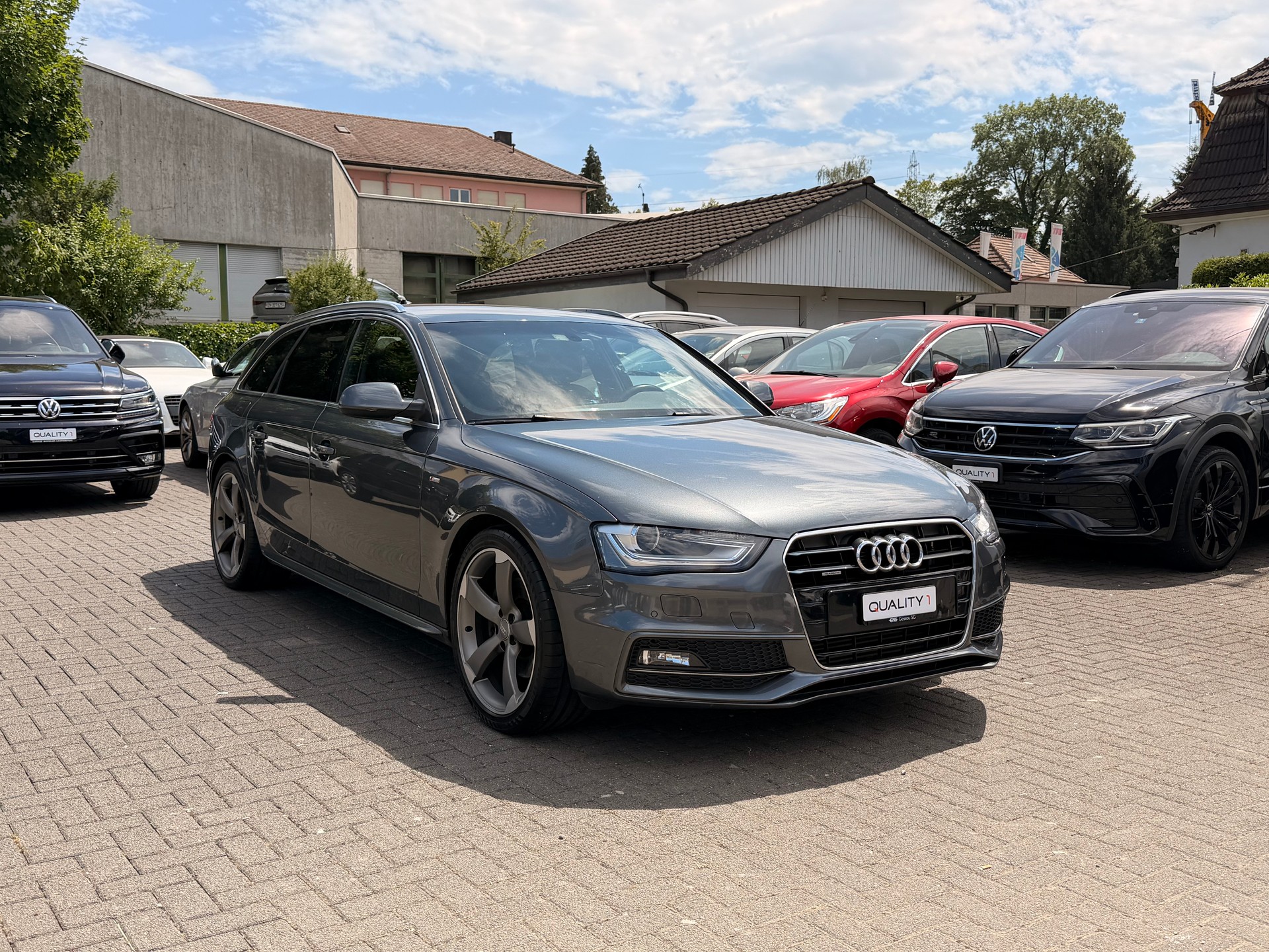 AUDI A4 Avant 2.0 TFSI quattro s-tronic S-Line-image-0
