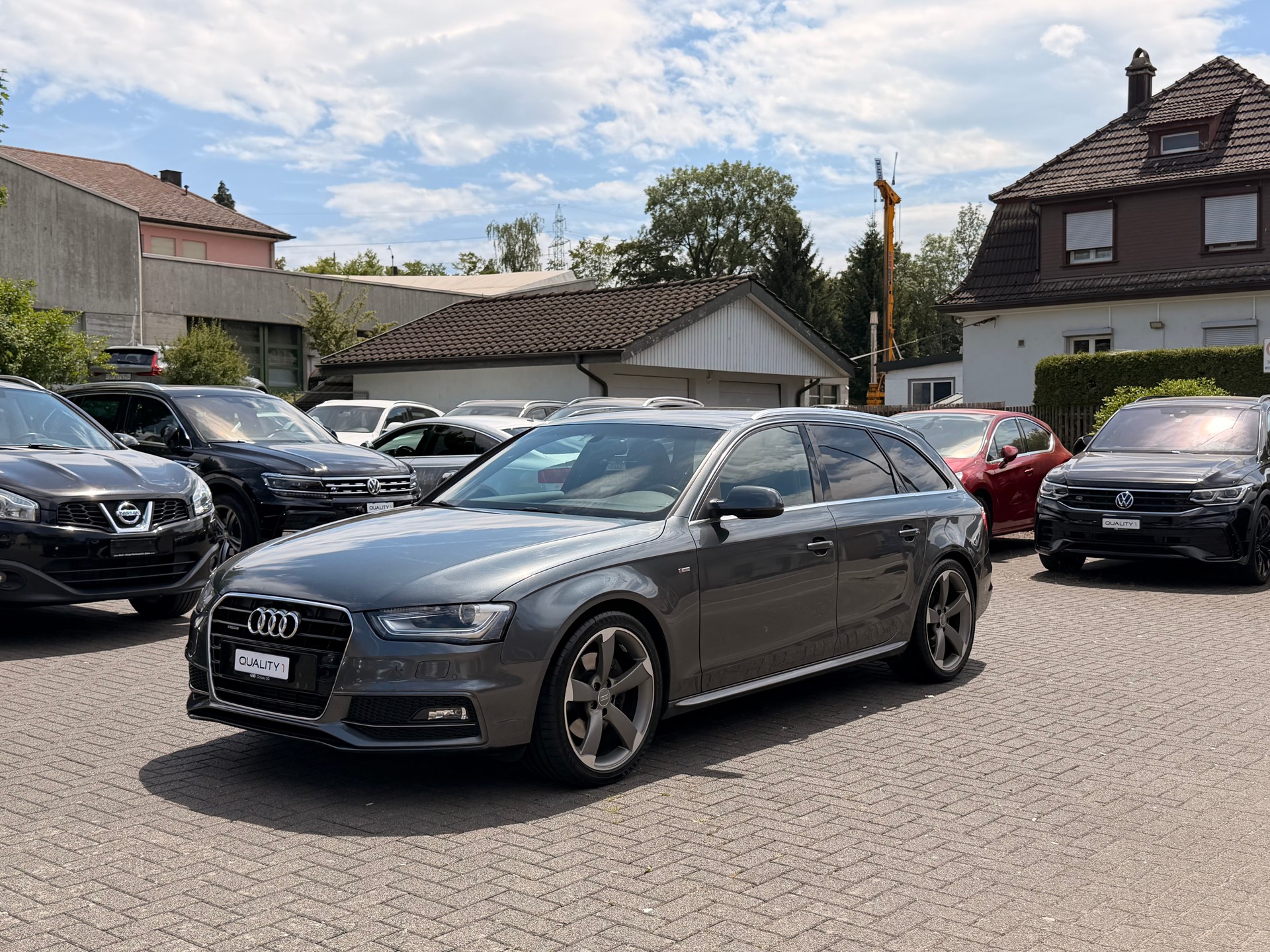 AUDI A4 Avant 2.0 TFSI quattro s-tronic S-Line-image-4