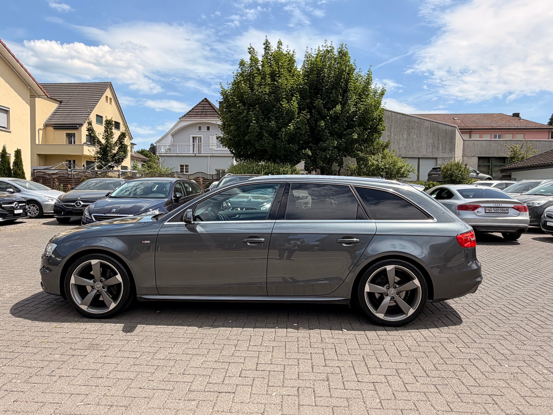 AUDI A4 Avant 2.0 TFSI quattro s-tronic S-Line-image-5