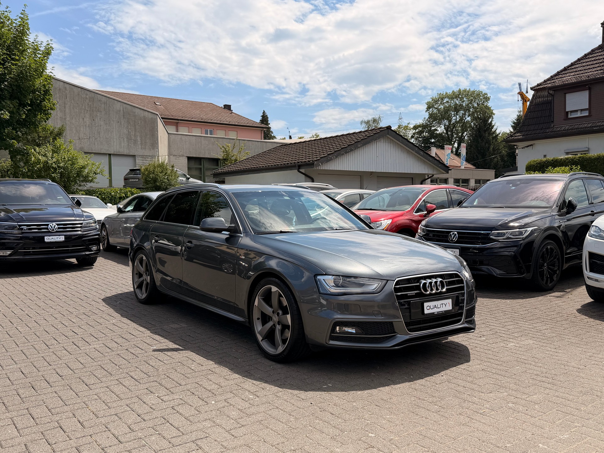 AUDI A4 Avant 2.0 TFSI quattro s-tronic S-Line-image-1
