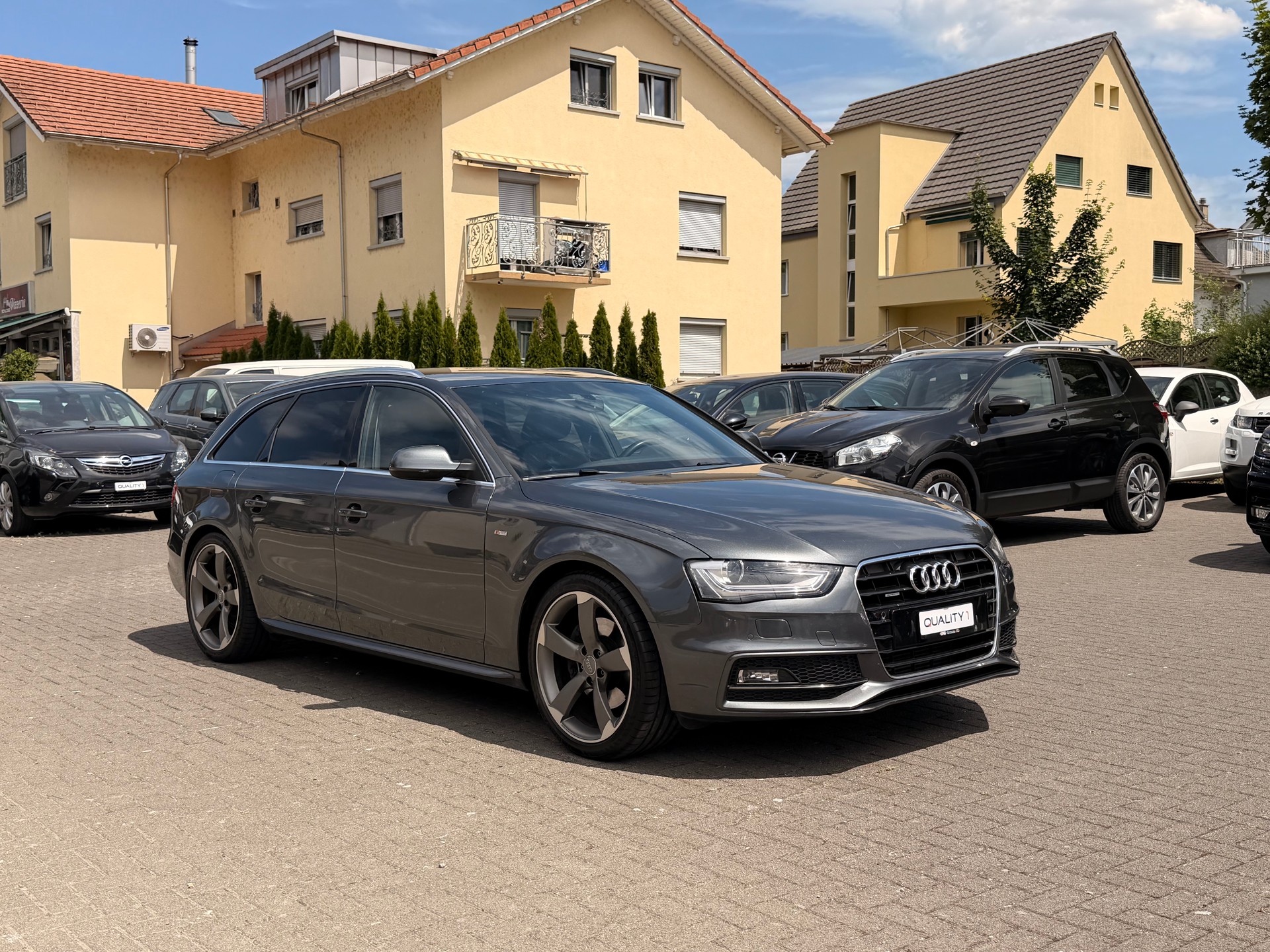 AUDI A4 Avant 2.0 TFSI quattro s-tronic S-Line-image-10