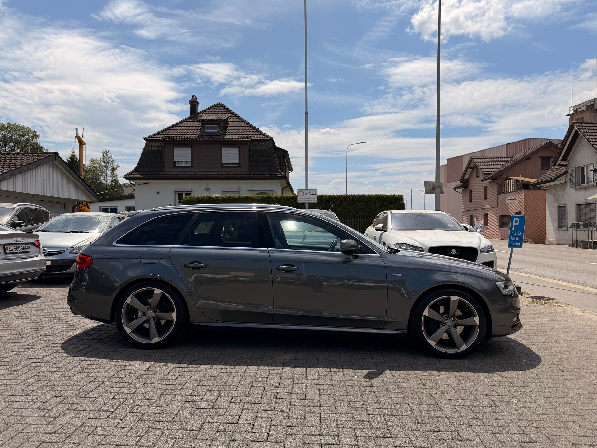 AUDI A4 Avant 2.0 TFSI quattro s-tronic S-Line-image-3