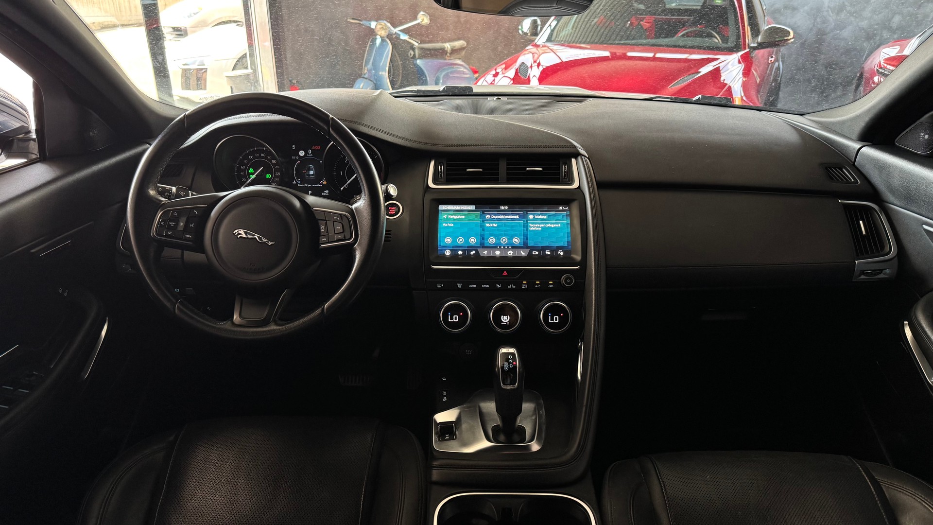 JAGUAR E-Pace 2.0d D150 SE AWD Automatik-image-5