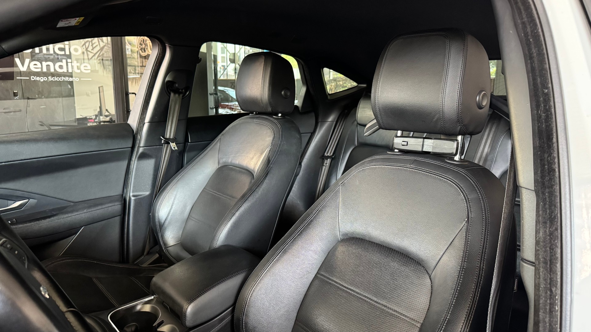 JAGUAR E-Pace 2.0d D150 SE AWD Automatik-image-9