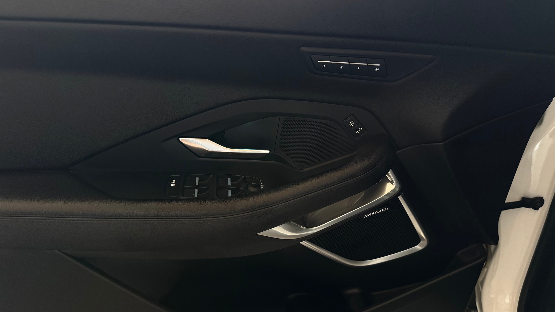 JAGUAR E-Pace 2.0d D150 SE AWD Automatik-image-10