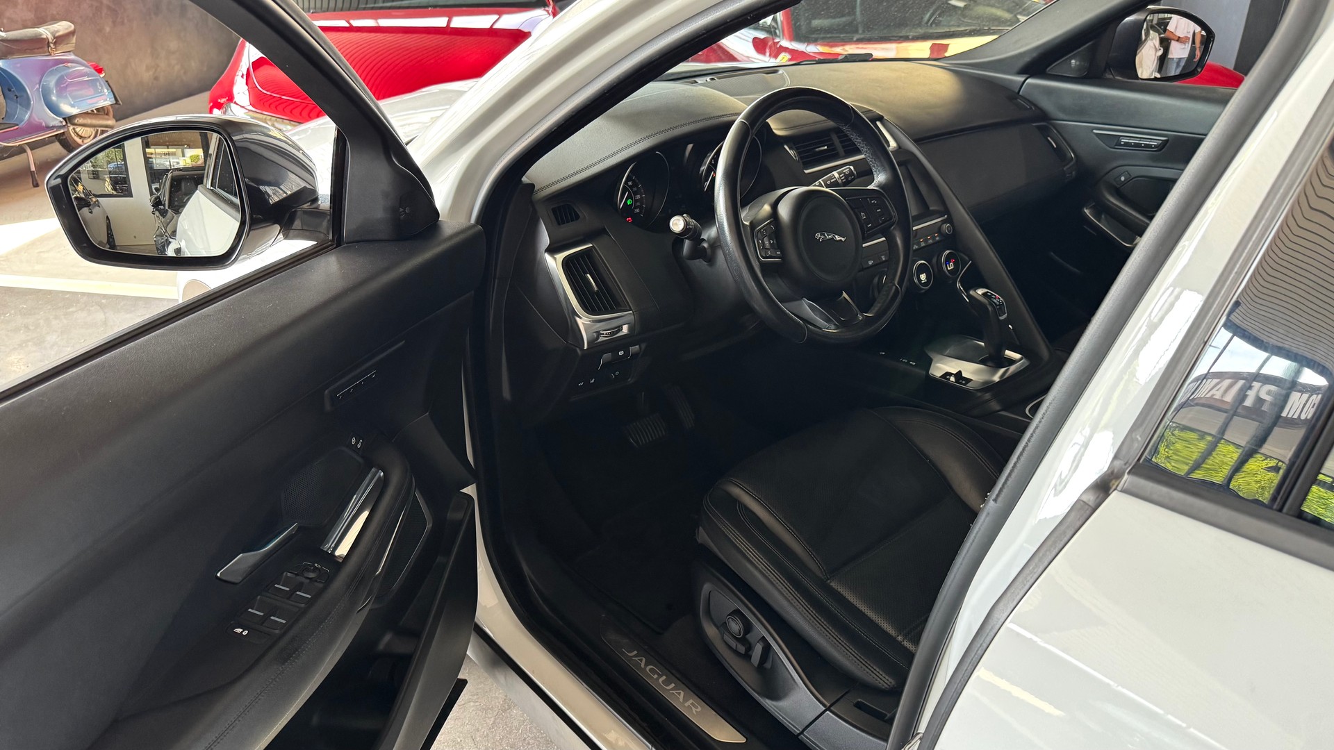 JAGUAR E-Pace 2.0d D150 SE AWD Automatik-image-4