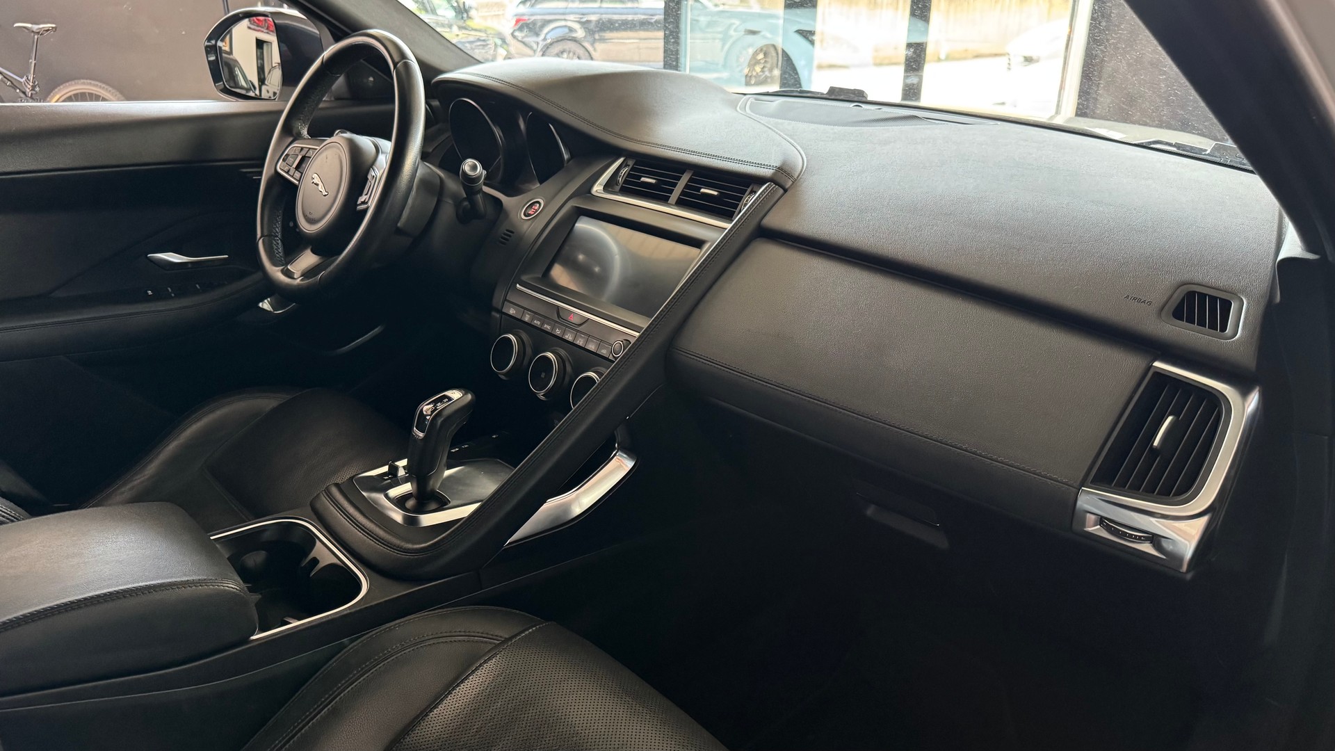 JAGUAR E-Pace 2.0d D150 SE AWD Automatik-image-13