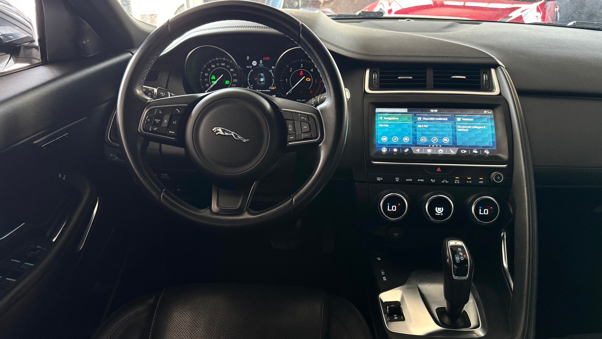 JAGUAR E-Pace 2.0d D150 SE AWD Automatik-image-6