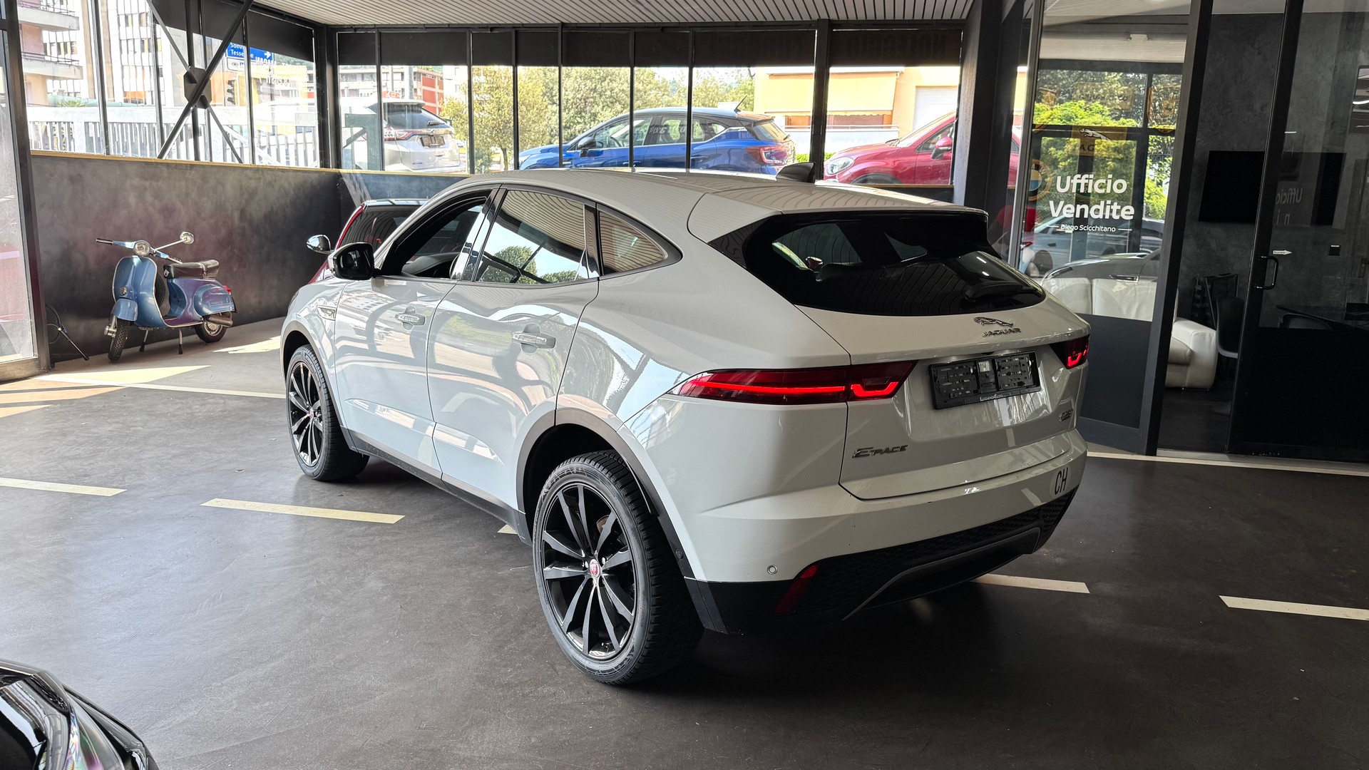 JAGUAR E-Pace 2.0d D150 SE AWD Automatik-image-3