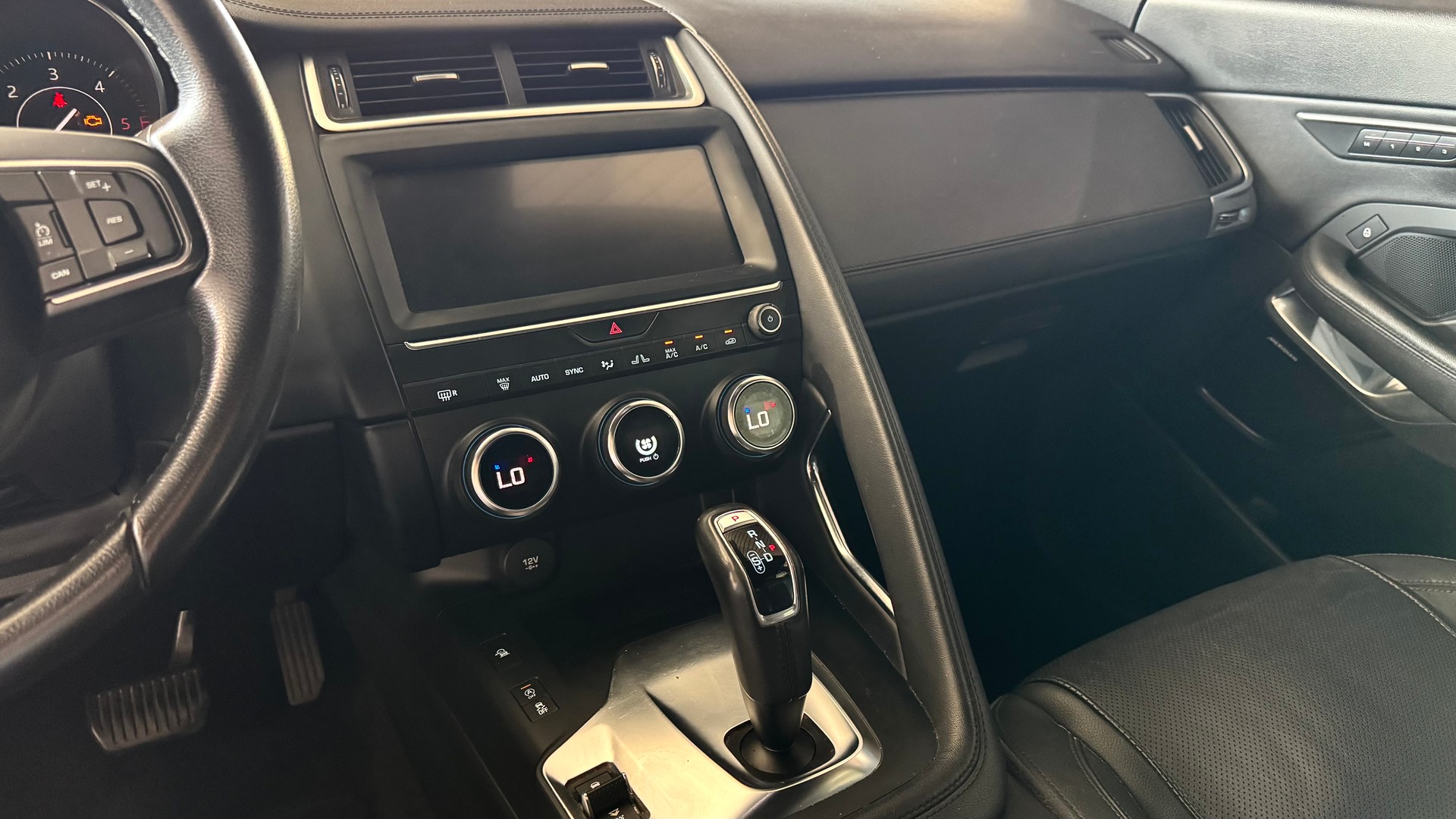JAGUAR E-Pace 2.0d D150 SE AWD Automatik-image-8