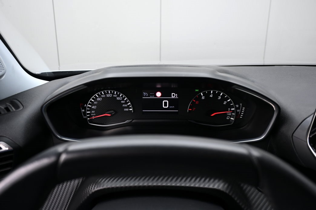 PEUGEOT 2008 1.5 BlueHDi Allure EAT8-image-10