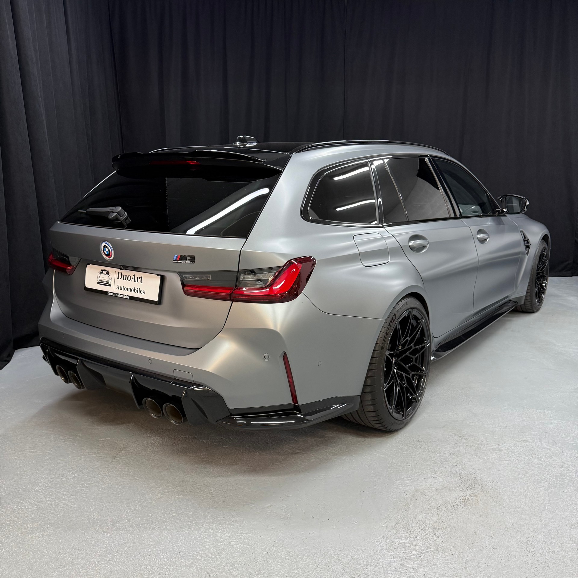 BMW M3 Touring xDrive Competition M Individual Frozen Pure Grey-image-5