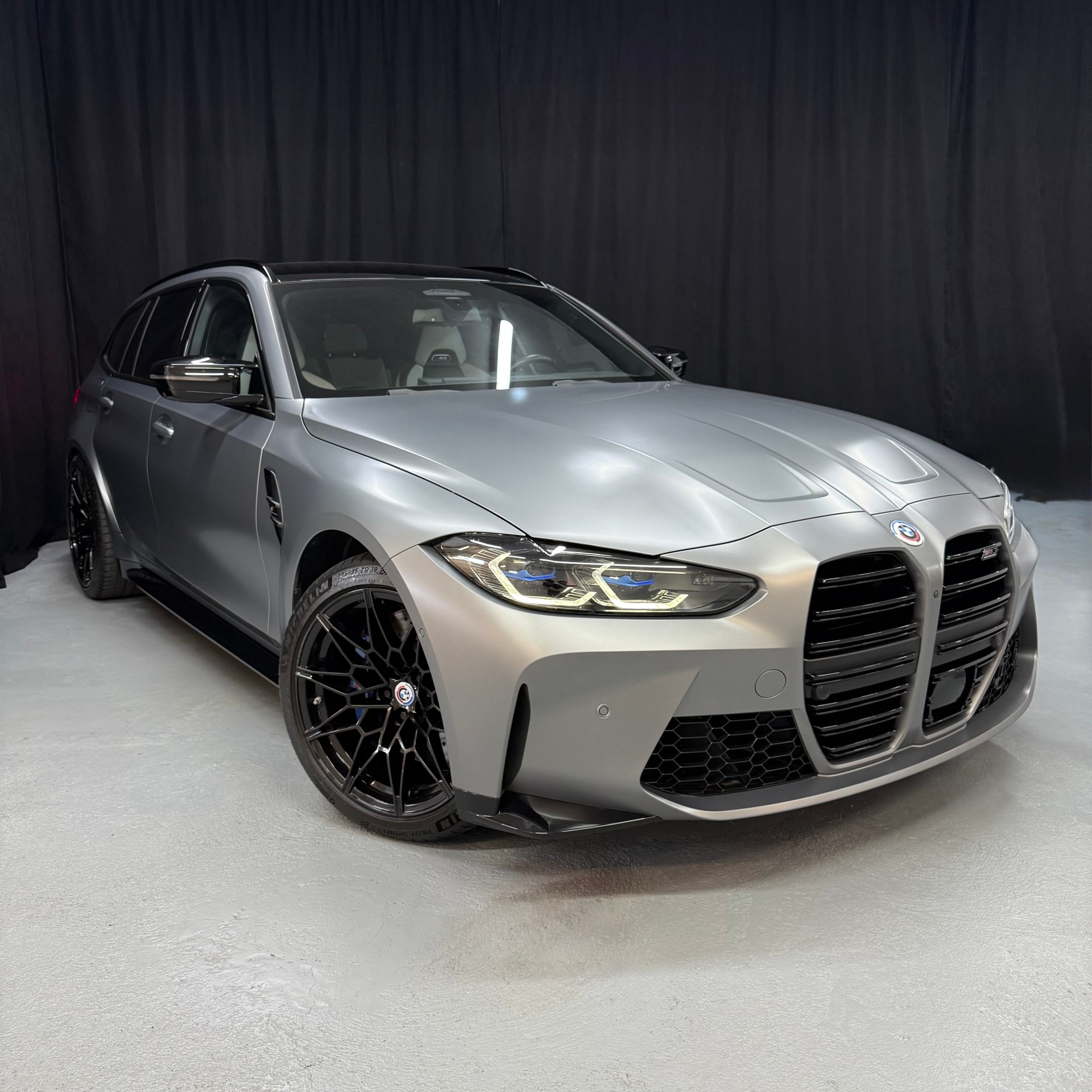 BMW M3 Touring xDrive Competition M Individual Frozen Pure Grey-image-4