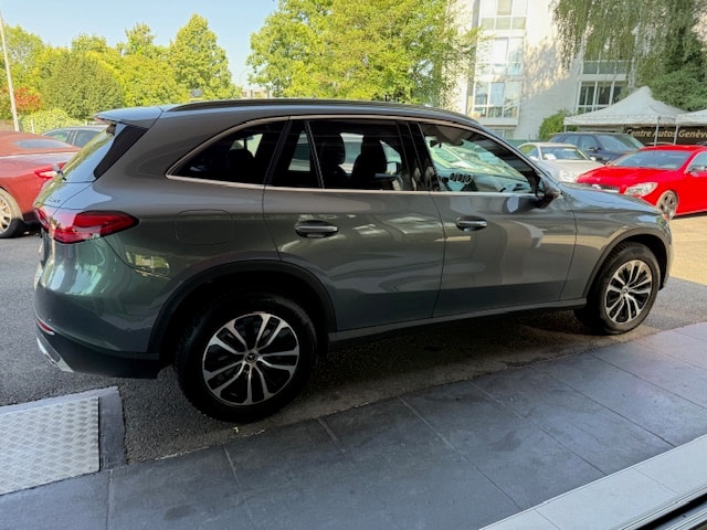 MERCEDES-BENZ GLC 220 d 4Matic 9G-Tronic-image-4