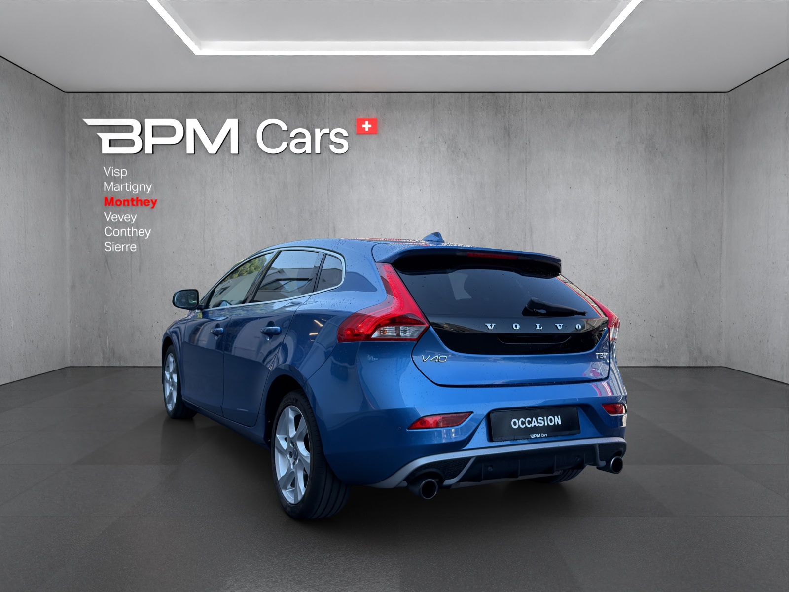 VOLVO V40 T3 Momentum R-Design-image-5