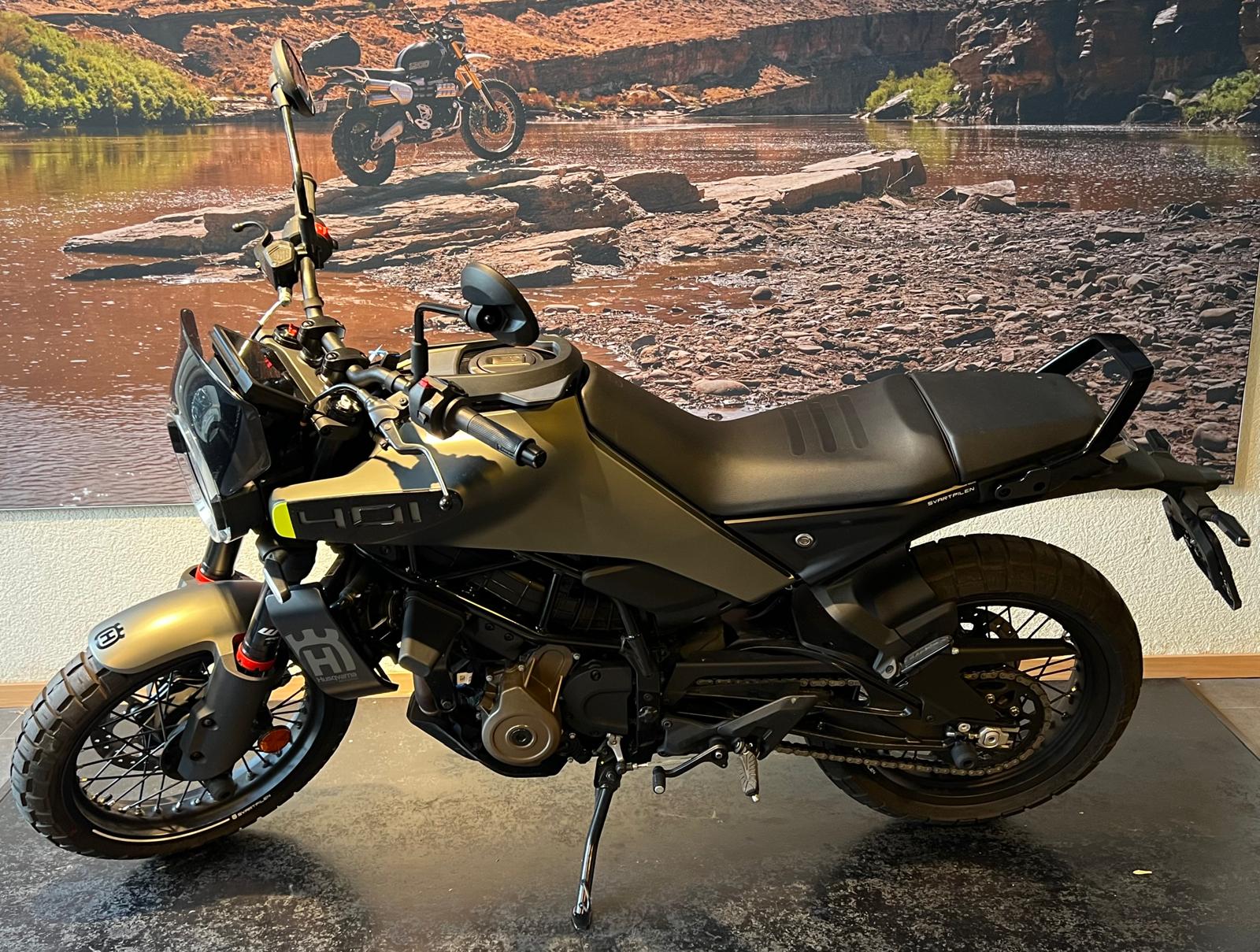 HUSQVARNA Svartpilen 401-showroom-element-3