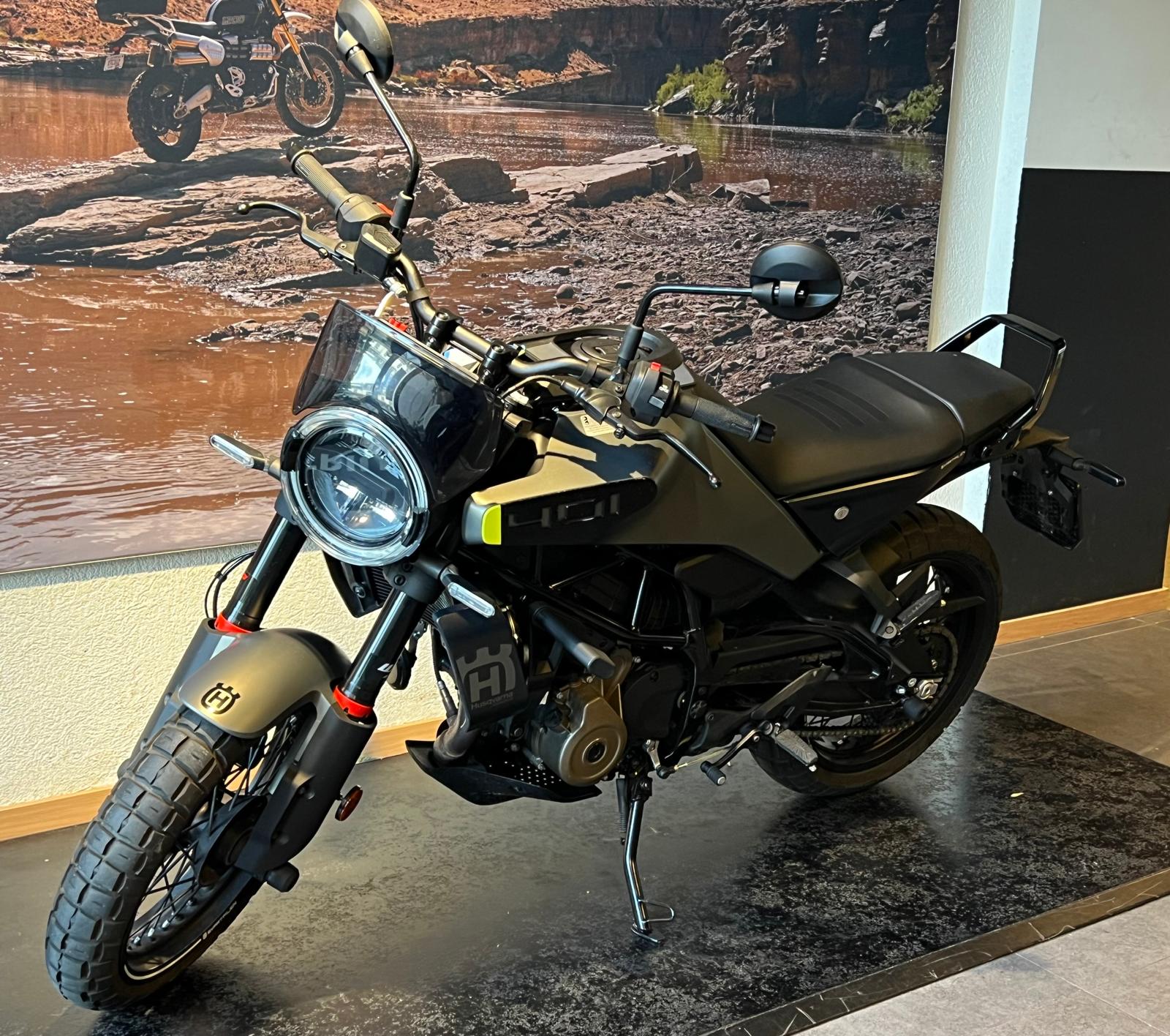 HUSQVARNA Svartpilen 401-showroom-element-2