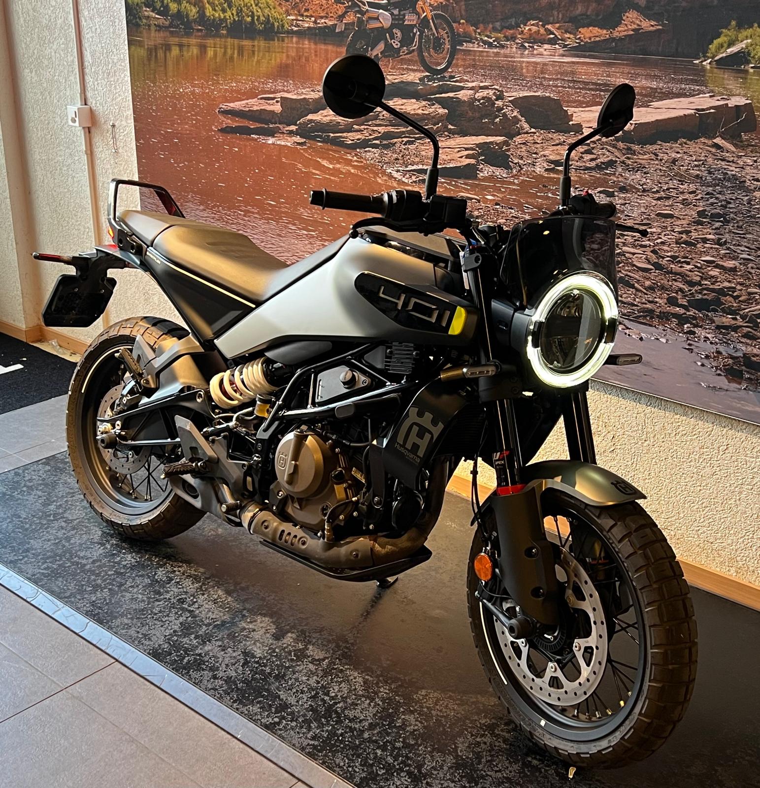 HUSQVARNA Svartpilen 401-showroom-element-1