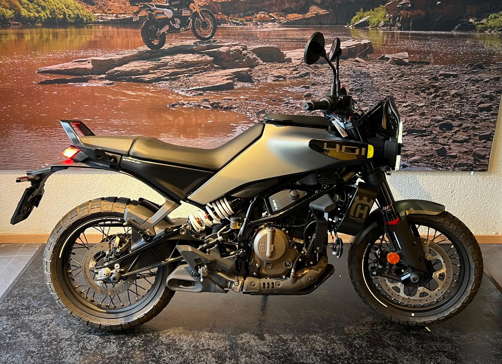 HUSQVARNA Svartpilen 401