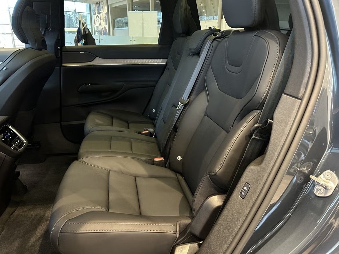 VOLVO EX90 Twin Plus AWD 7 Sitzer-image-12