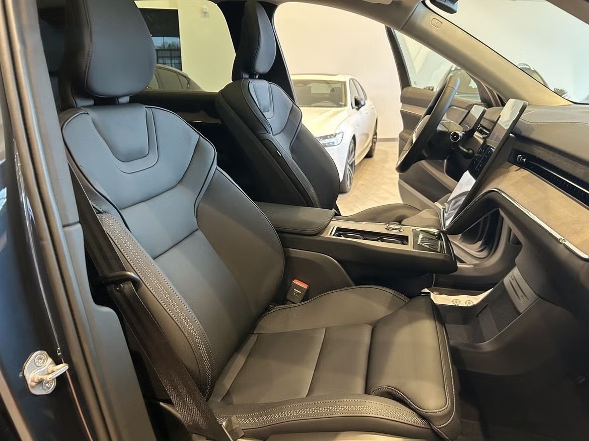 VOLVO EX90 Twin Plus AWD 7 Sitzer-image-11