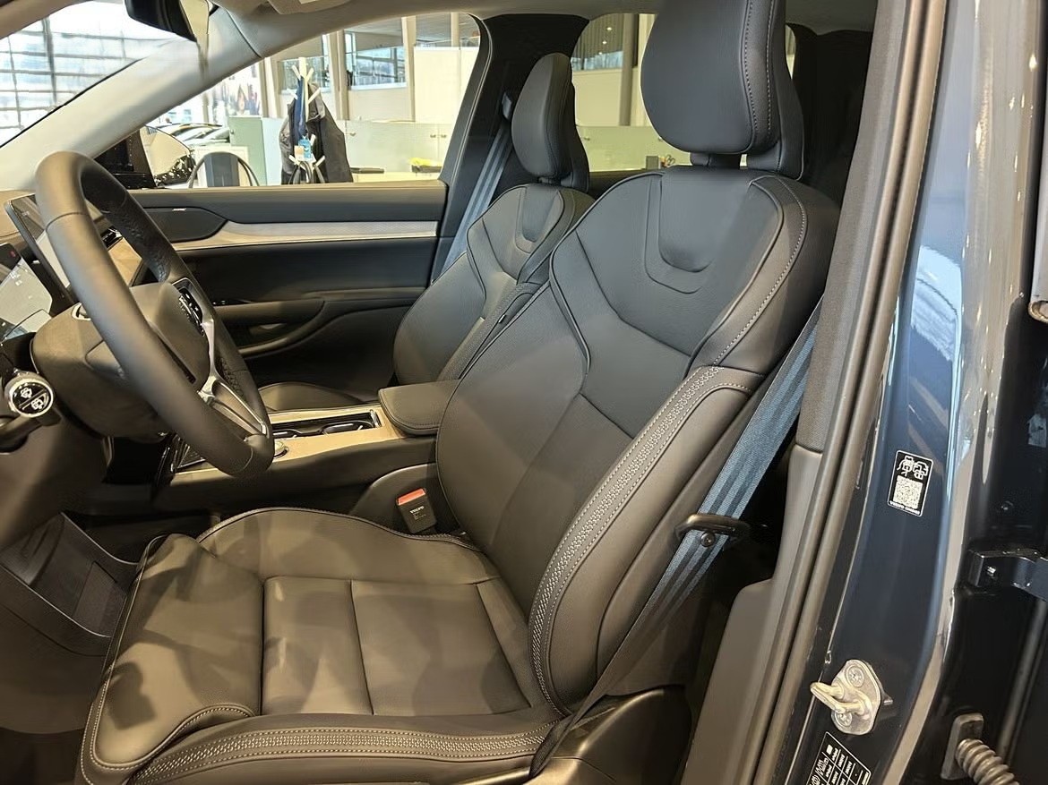 VOLVO EX90 Twin Plus AWD 7 Sitzer-image-9