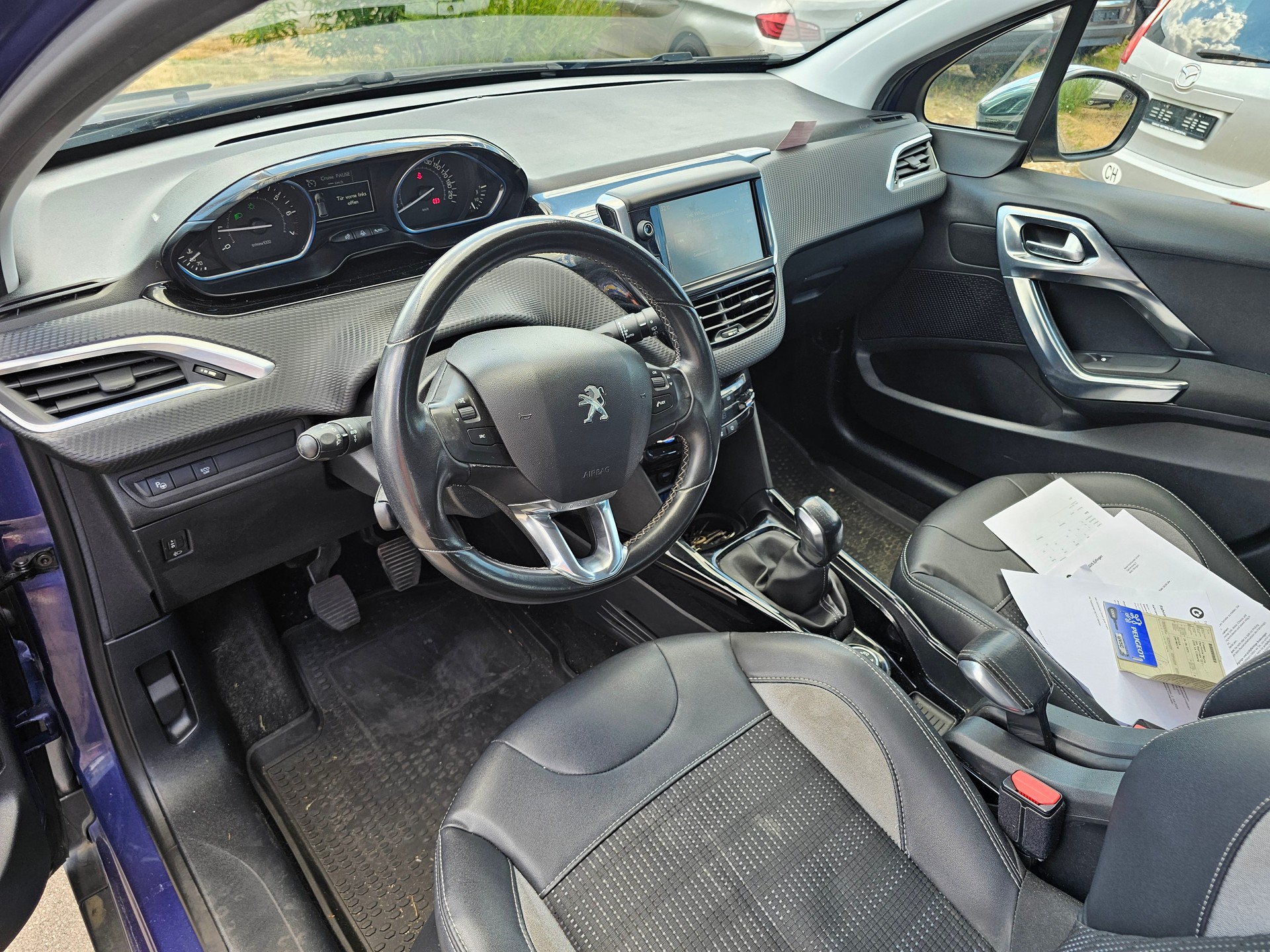 PEUGEOT 2008 1.2 VTI Style-image-10