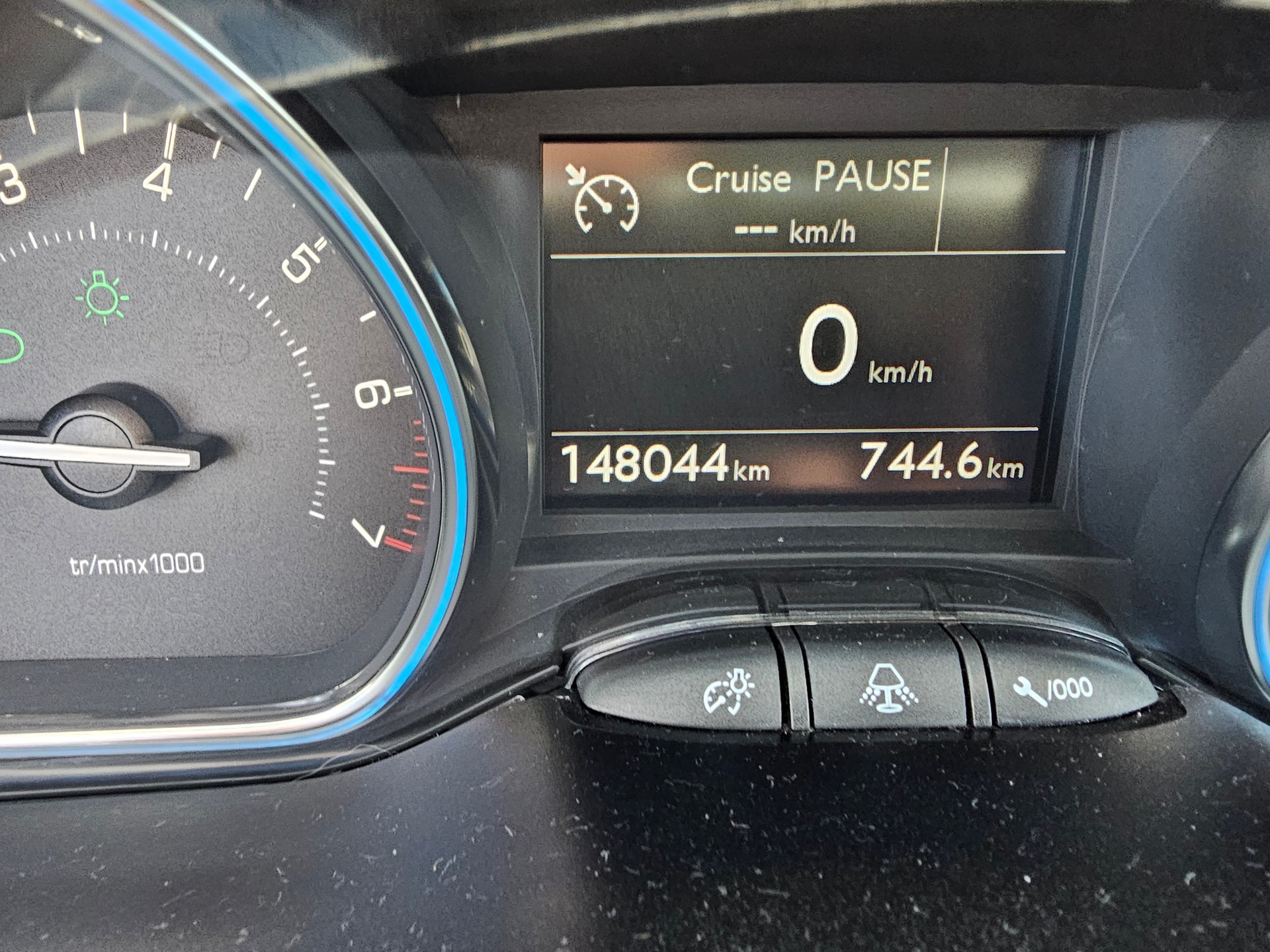 PEUGEOT 2008 1.2 VTI Style-image-13